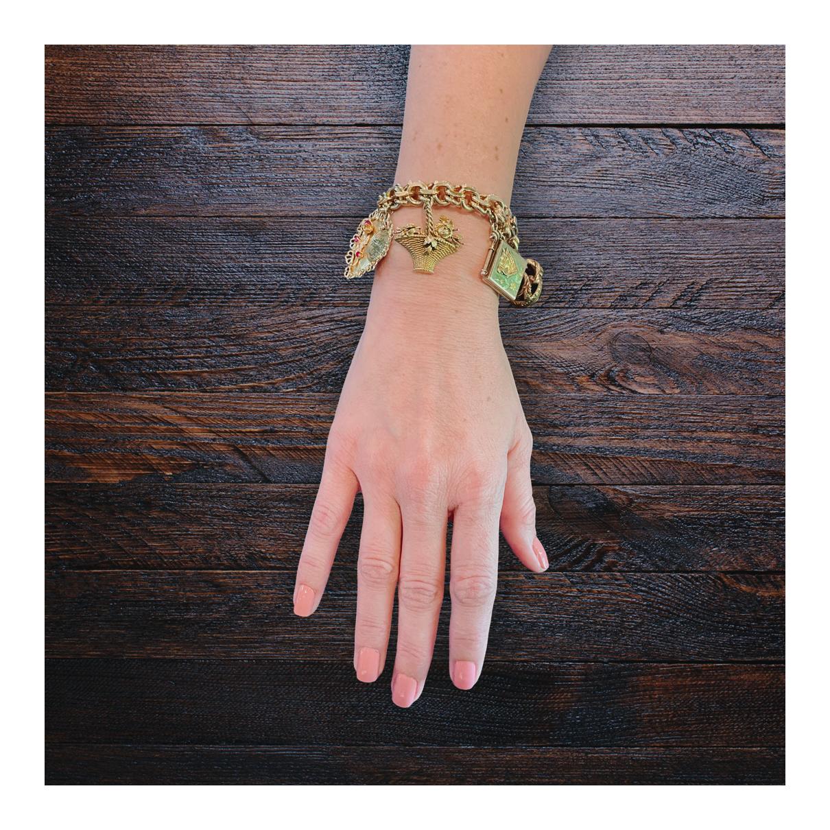 14 Karat Gelbgold-Charm-Armband im Angebot 2