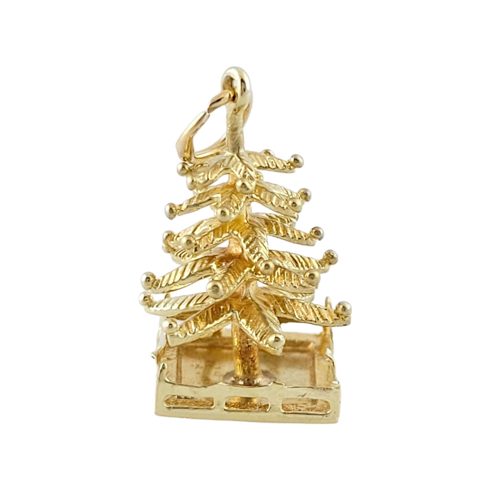 Vintage 14K Yellow Gold Christmas Tree Charm

This adorable 14K gold Christmas tree charm is perfect for the holidays!

Size: 22mm X 12mm X 12mm

Weight: 4.9 g/ 3.1 dwt

Hallmark: 14K

Very good condition, professionally polished.

Will come