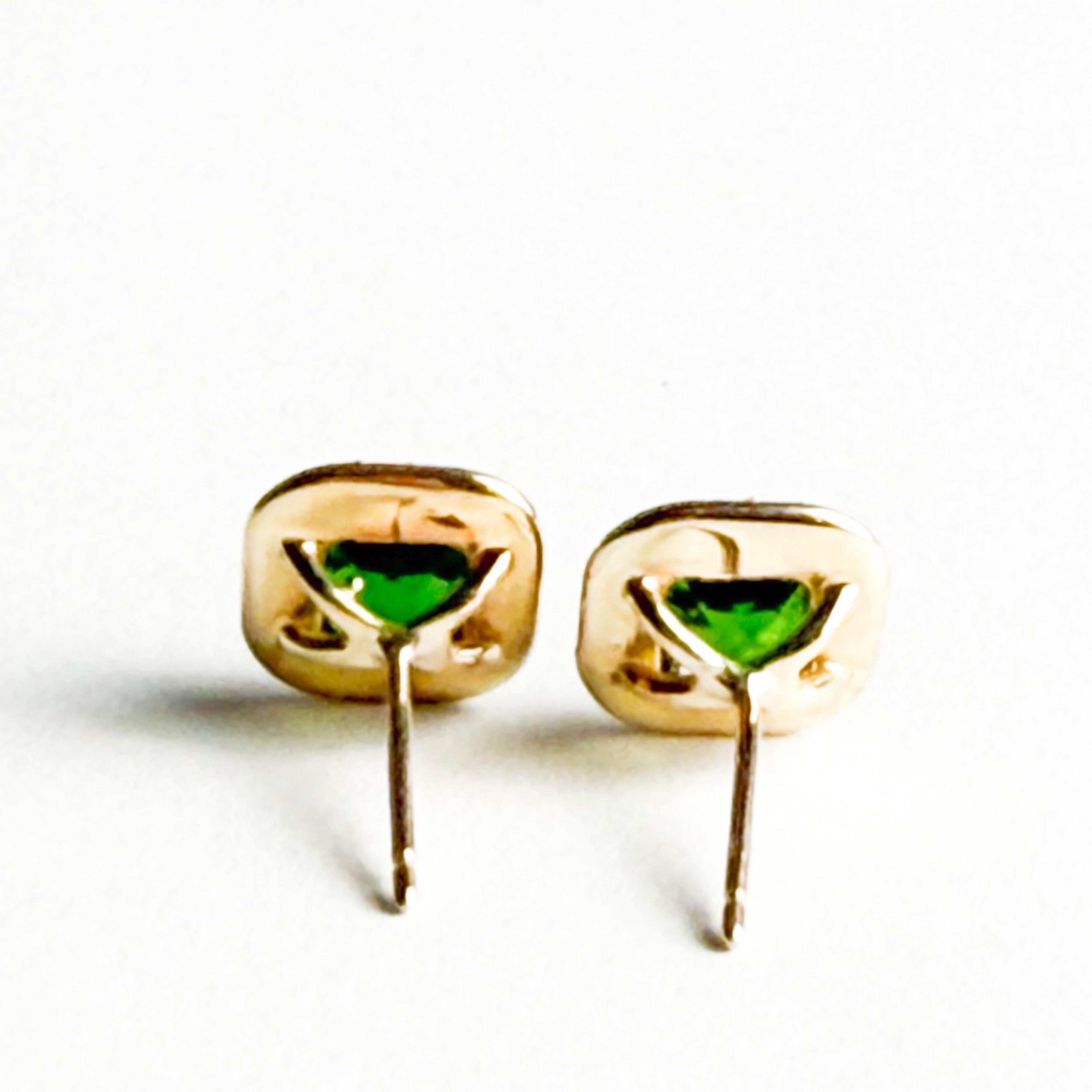 Boucles d'oreilles Halo en or jaune 14K avec diopside chromé en vente 1
