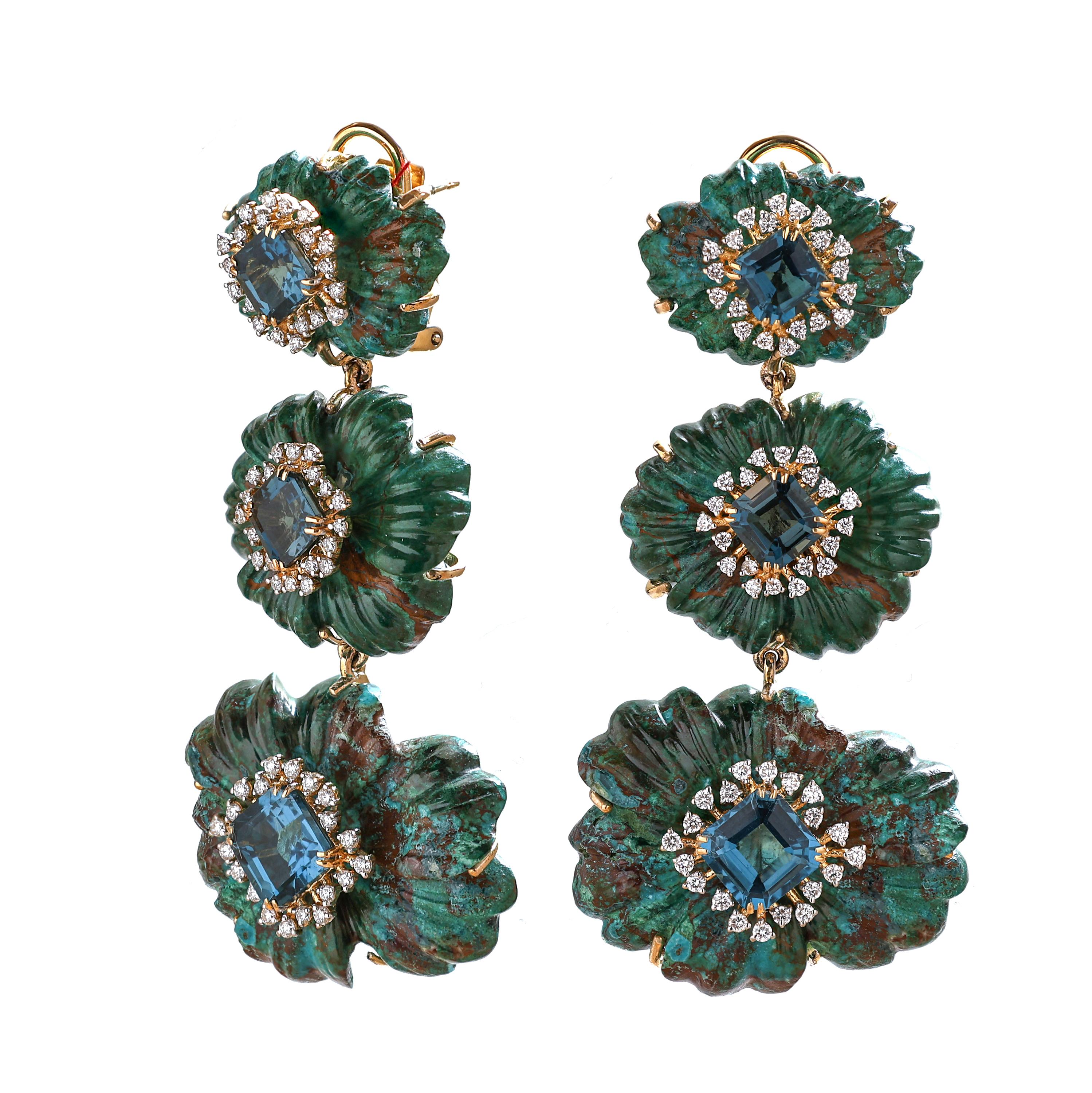 Orecchini in oro giallo 14k con crisocolla e topazio blu di Londra e diamanti in vendita 3