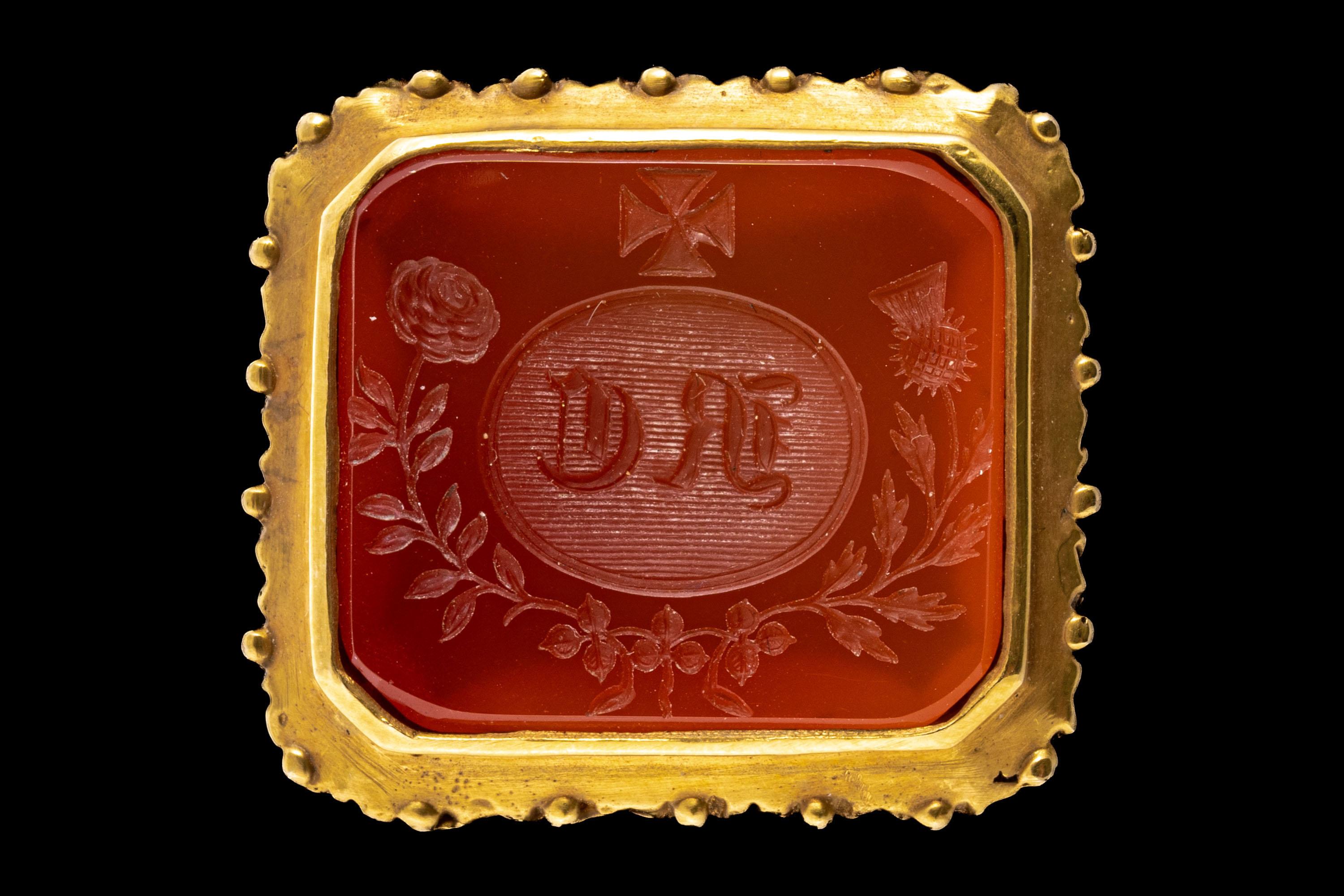 14k Yellow Gold Chunky Carnelian Intaglio Wax Seal Stamp Ring In Good Condition For Sale In Fairfield, CT
