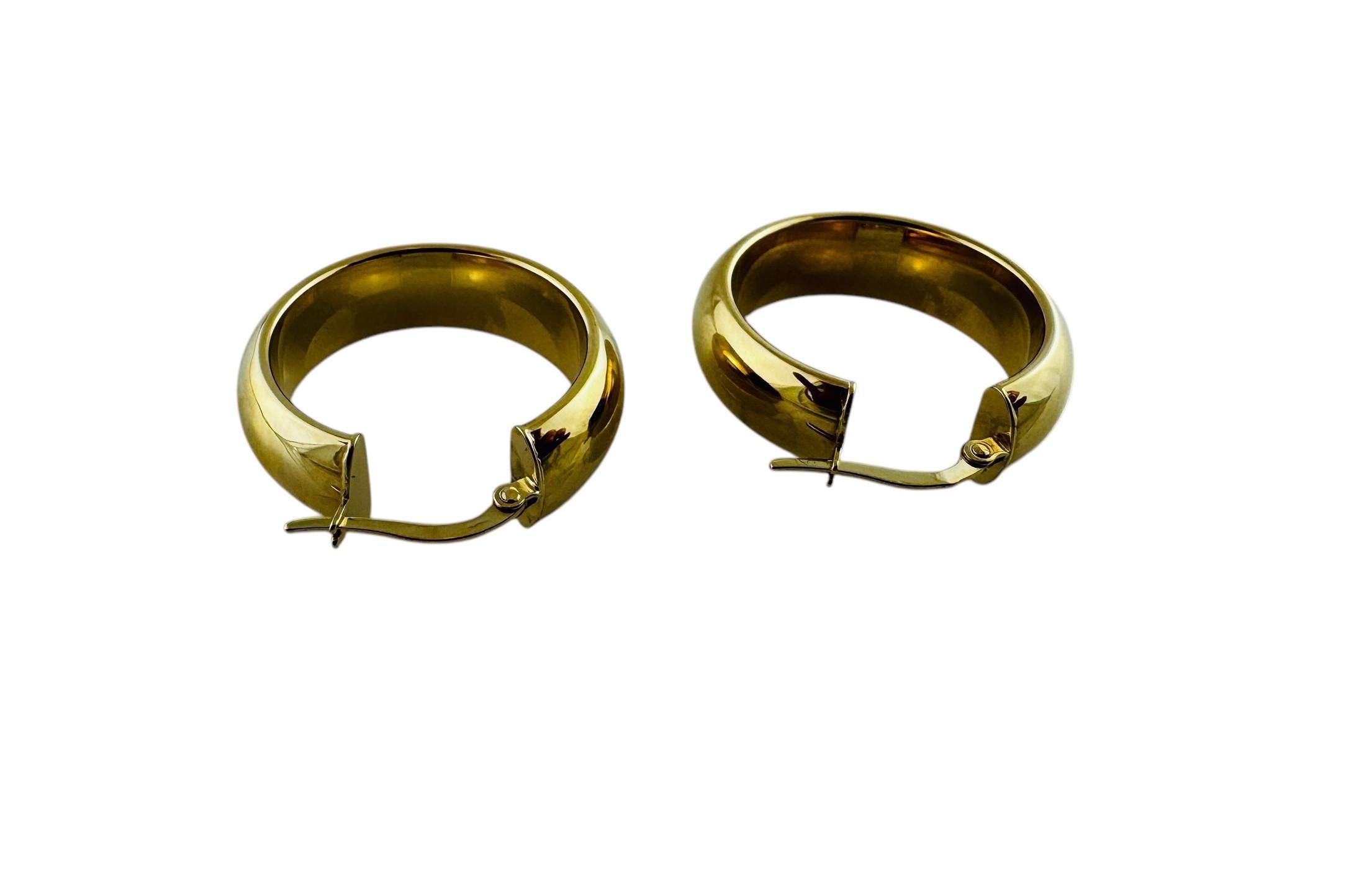 14K Yellow Gold Chunky Circular Hoop Earrings #20690 In Good Condition For Sale In Washington Depot, CT