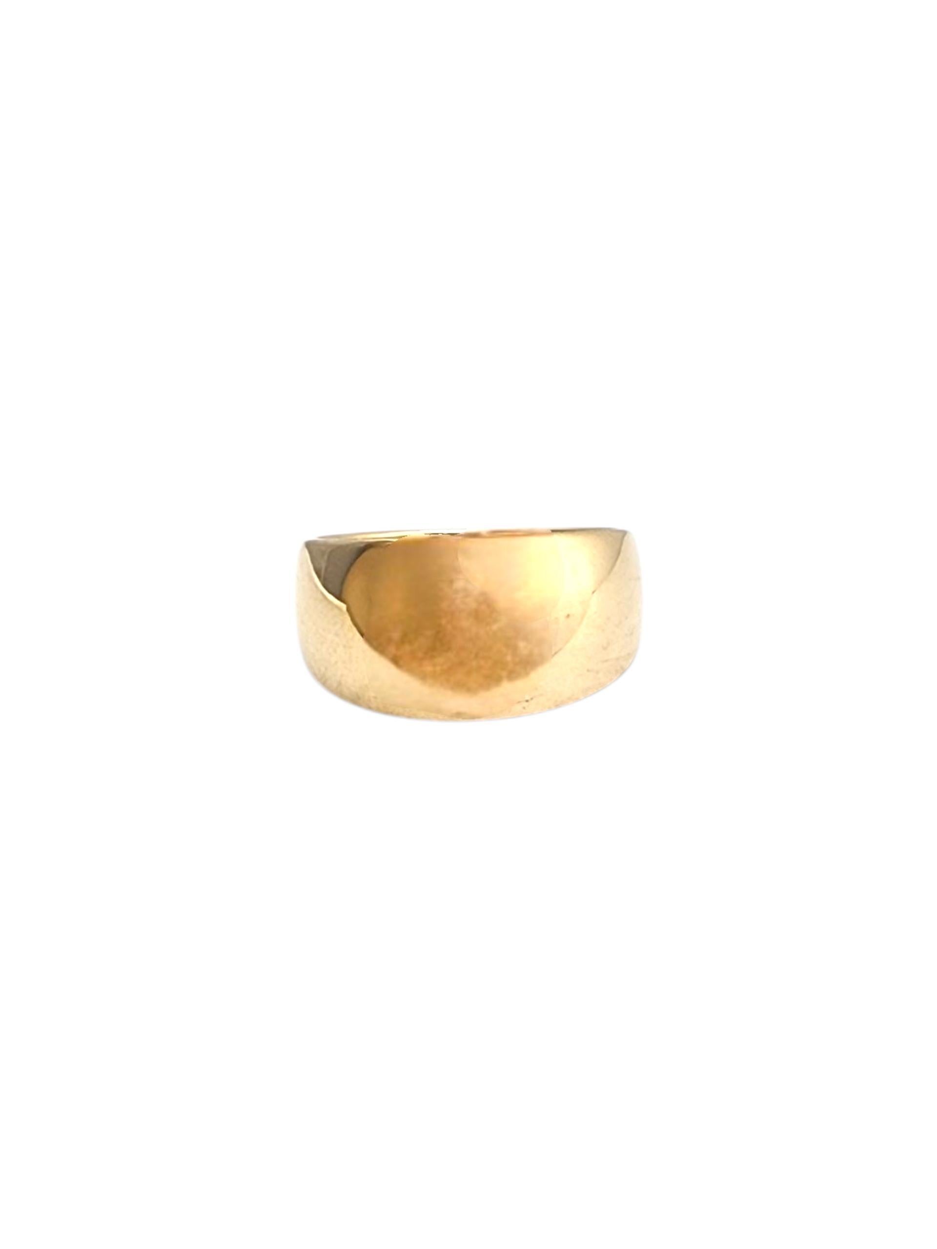 14K Gelbgold Zigarrenband Ring -

Dieser klobige Ring aus 14-karätigem Gelbgold setzt mit seinem modernen, substanziellen Design und der polierten Oberfläche ein mutiges Statement.

Gewicht: 6,3 gr./ 4,1 dwt.

Größe: 7,5

Vorne 9,7 mm breit, Schaft