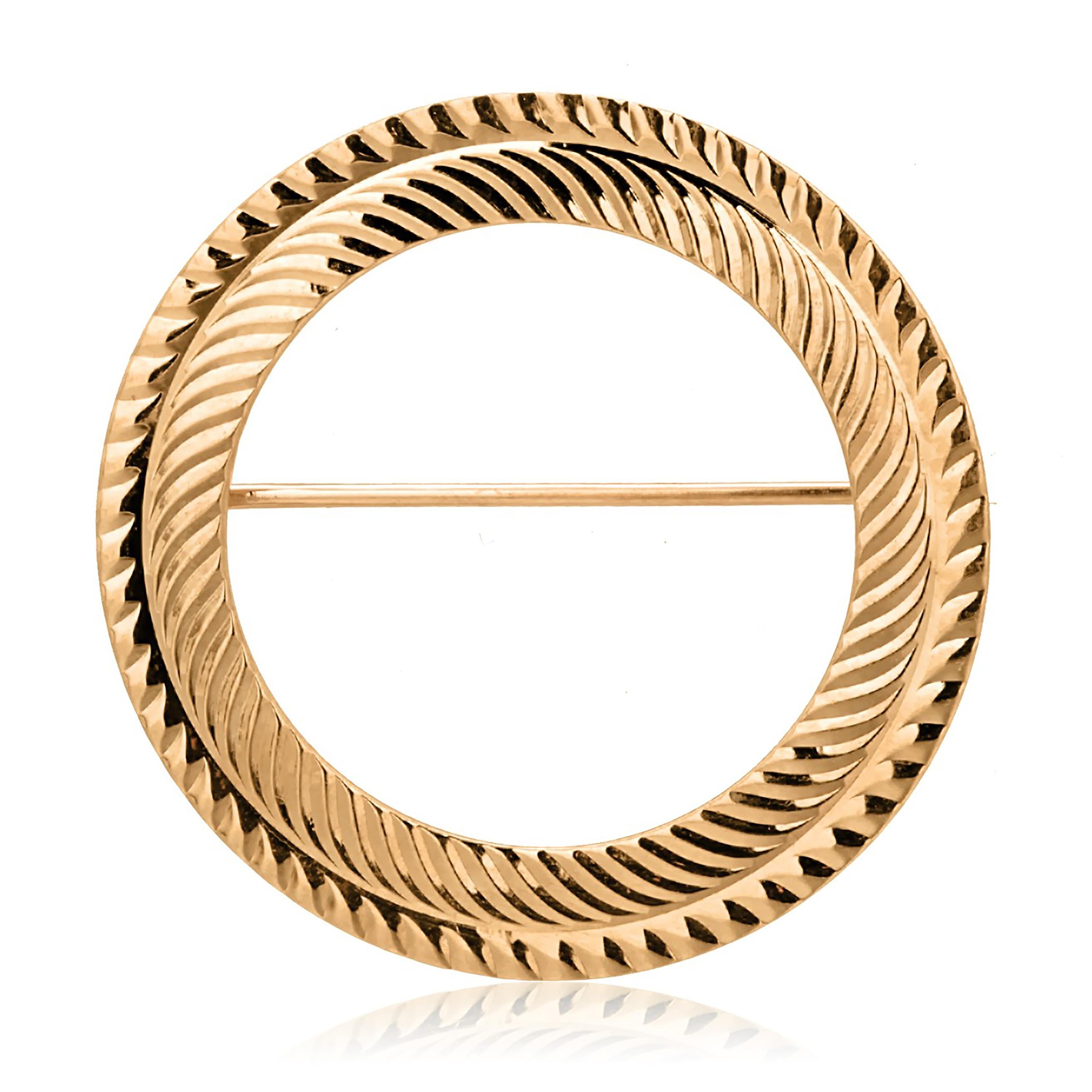 Women's or Men's 14K Yellow Gold Circle Brooch with Etched Accents 1.25 Inch For Sale