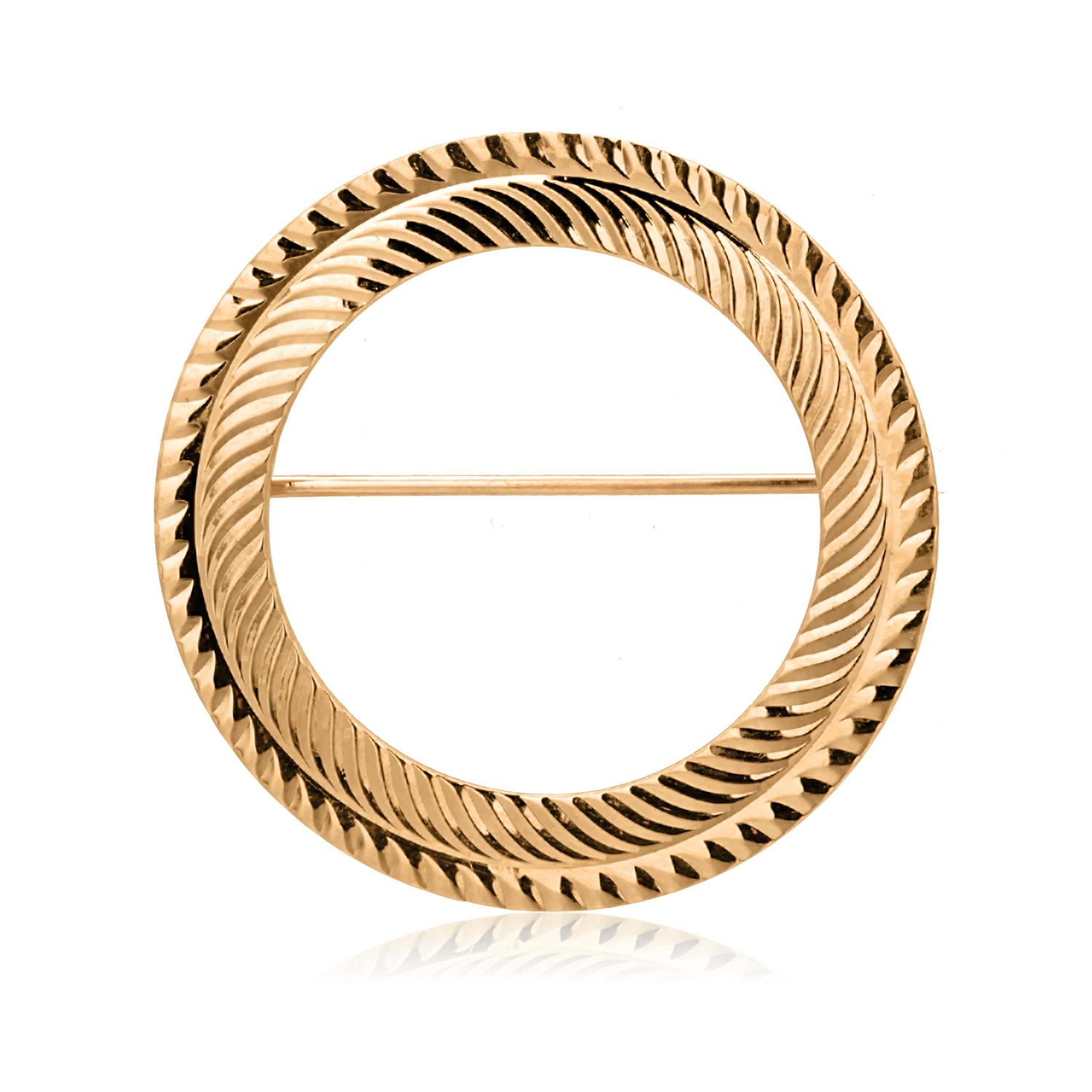 14K Yellow Gold Circle Brooch with Etched Accents 1.25 Inch For Sale 2