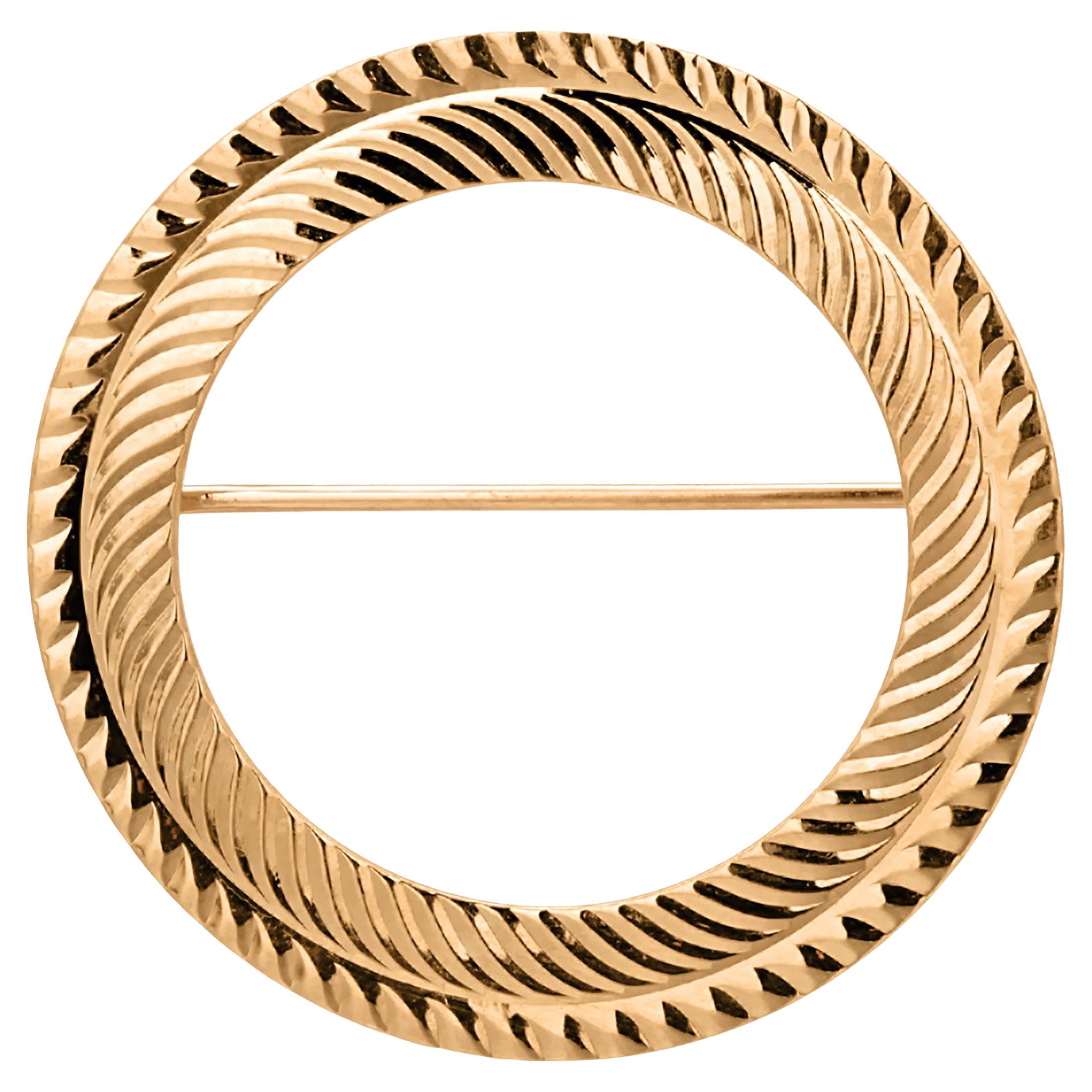 14K Yellow Gold Circle Brooch with Etched Accents 1.25 Inch