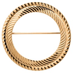 14K Yellow Gold Circle Brooch with Etched Accents 1.25 Inch