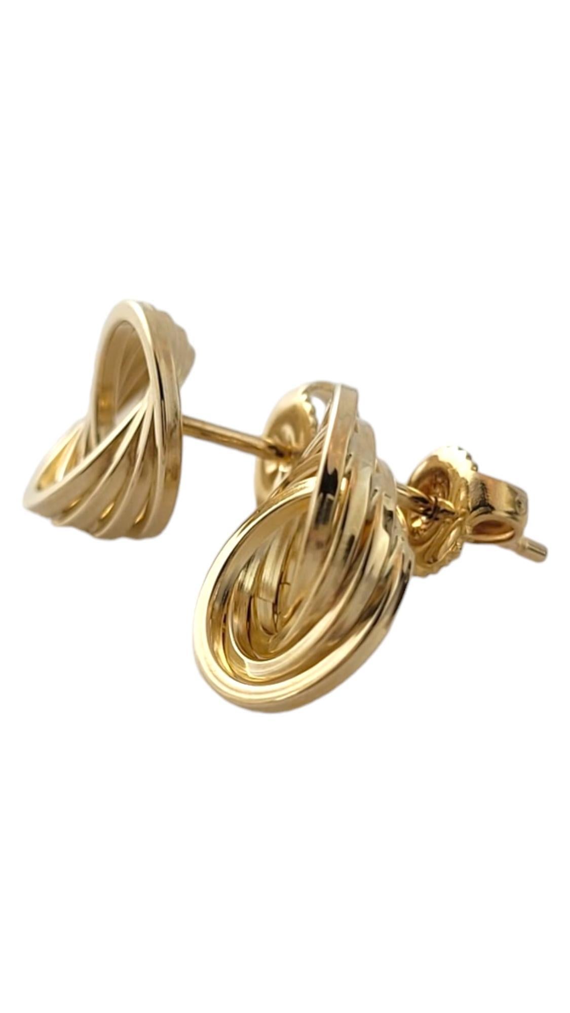 14K Yellow Gold Circle Knot Earrings #16875

These beautiful 14K gold circle knot earrings are going to look absolutely gorgeous on you!

Size: 13.7mm X 10.7mm X 3.7mm

Weight: 0.9 dwt/ 1.4 g

Hallmark: 585

Very good condition, professionally