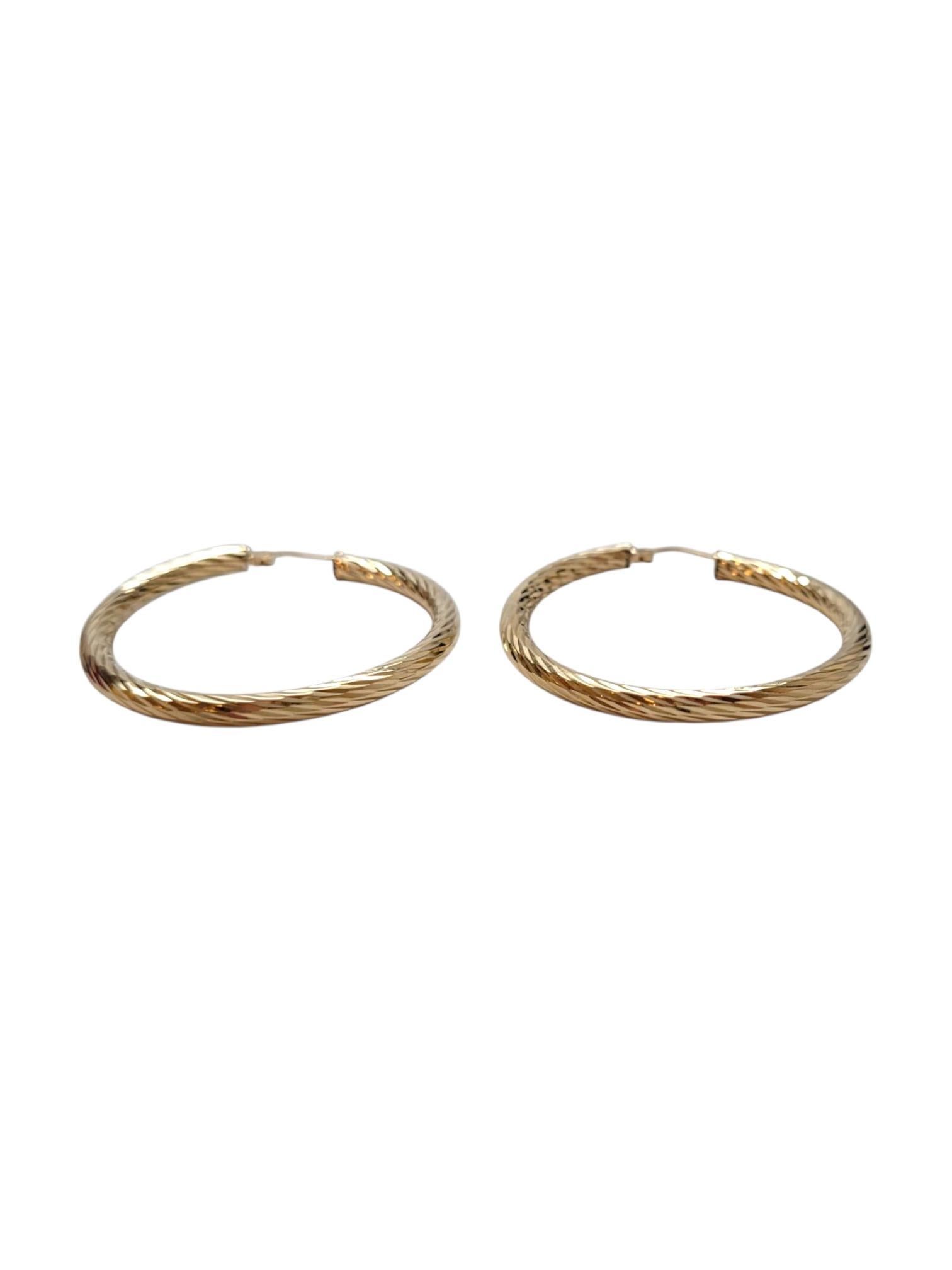 De las mujeres Pendientes de aro retorcidos en círculo de oro amarillo de 14 quilates #21660 en venta