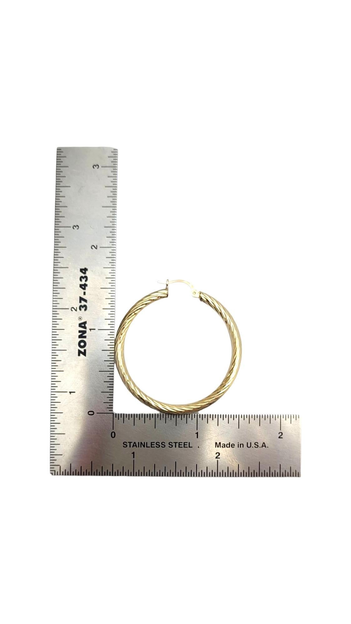 Pendientes de aro retorcidos en círculo de oro amarillo de 14 quilates #21660 en venta 4