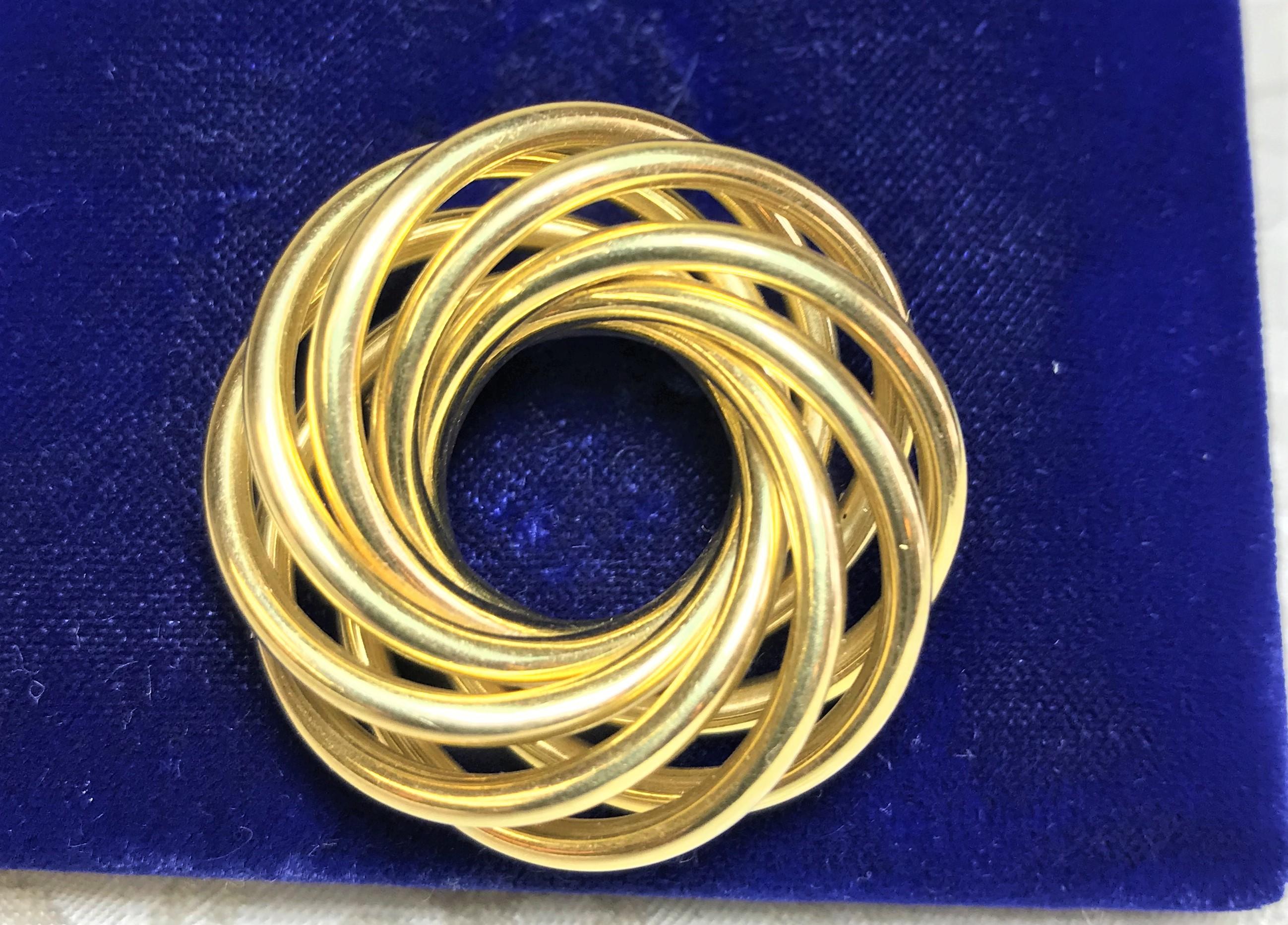 Women's or Men's 14 Karat Yellow Gold Circular Knot Brooch For Sale