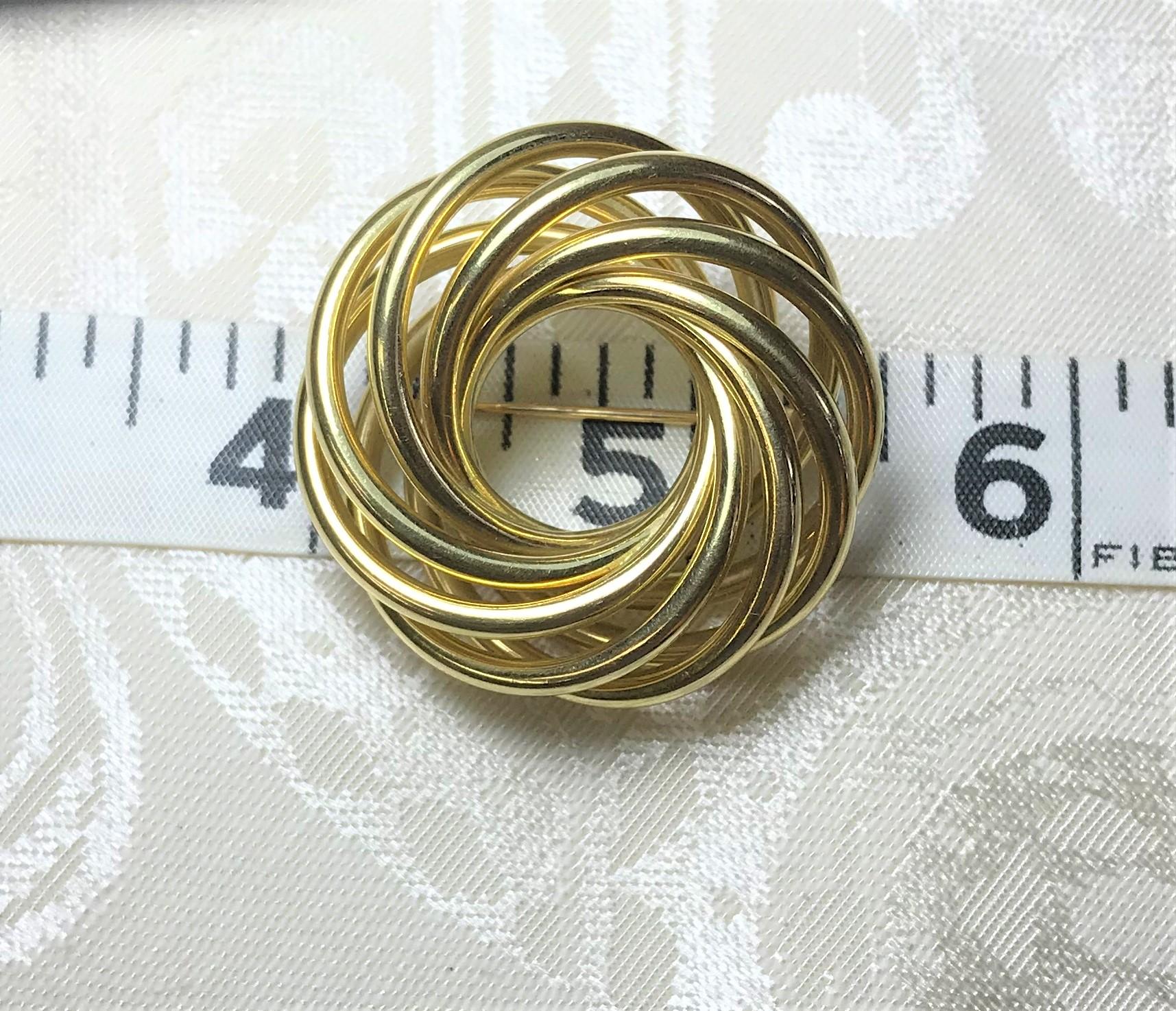 14 Karat Yellow Gold Circular Knot Brooch For Sale 1