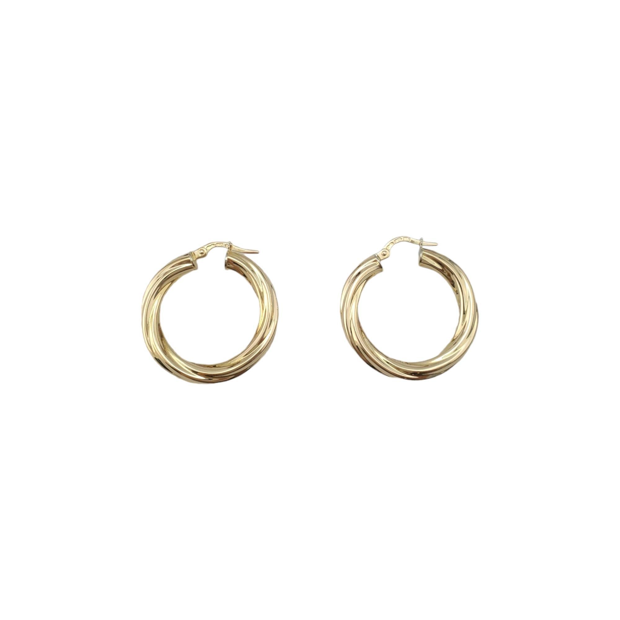 14K Yellow Gold Circular Twisted Hoop Earrings

Lovely twisted design hoop earrings in 14K yellow gold.

Hallmark: Italy 14K

Weight: 3.0 g/ 1.9 dwt.

Size: 29.0 mm X 3.7 mm X 3.8 mm

Very good condition, professionally polished.

Will come packaged