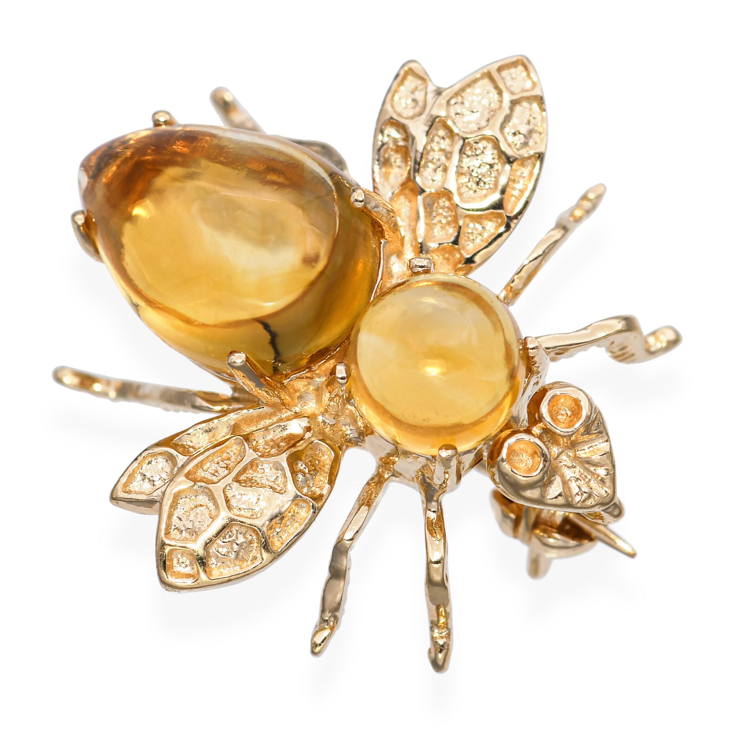 Este encantador broche vintage presenta un caprichoso diseño de abejorro elaborado en reluciente oro amarillo de 14 quilates, adornado con cálidas gemas doradas de citrino. Los cabujones de citrino forman el cuerpo de la abeja, sus tonos soleados