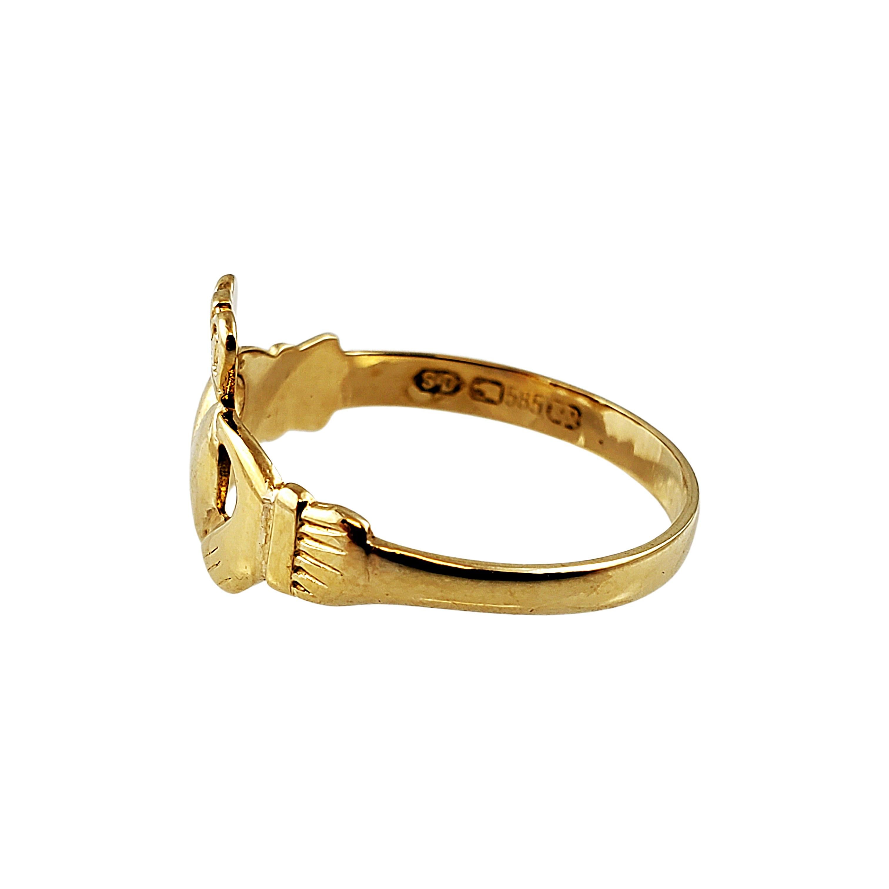14K Yellow Gold Claddagh Ring Size 7

The Claddagh ring was originated in Galway Bay Ireland by a young man named Richard Joyce. He created the ring for his fiancé to symbolize friendship (hands), love (heart), and loyalty (crown). 

Beautiful 14k