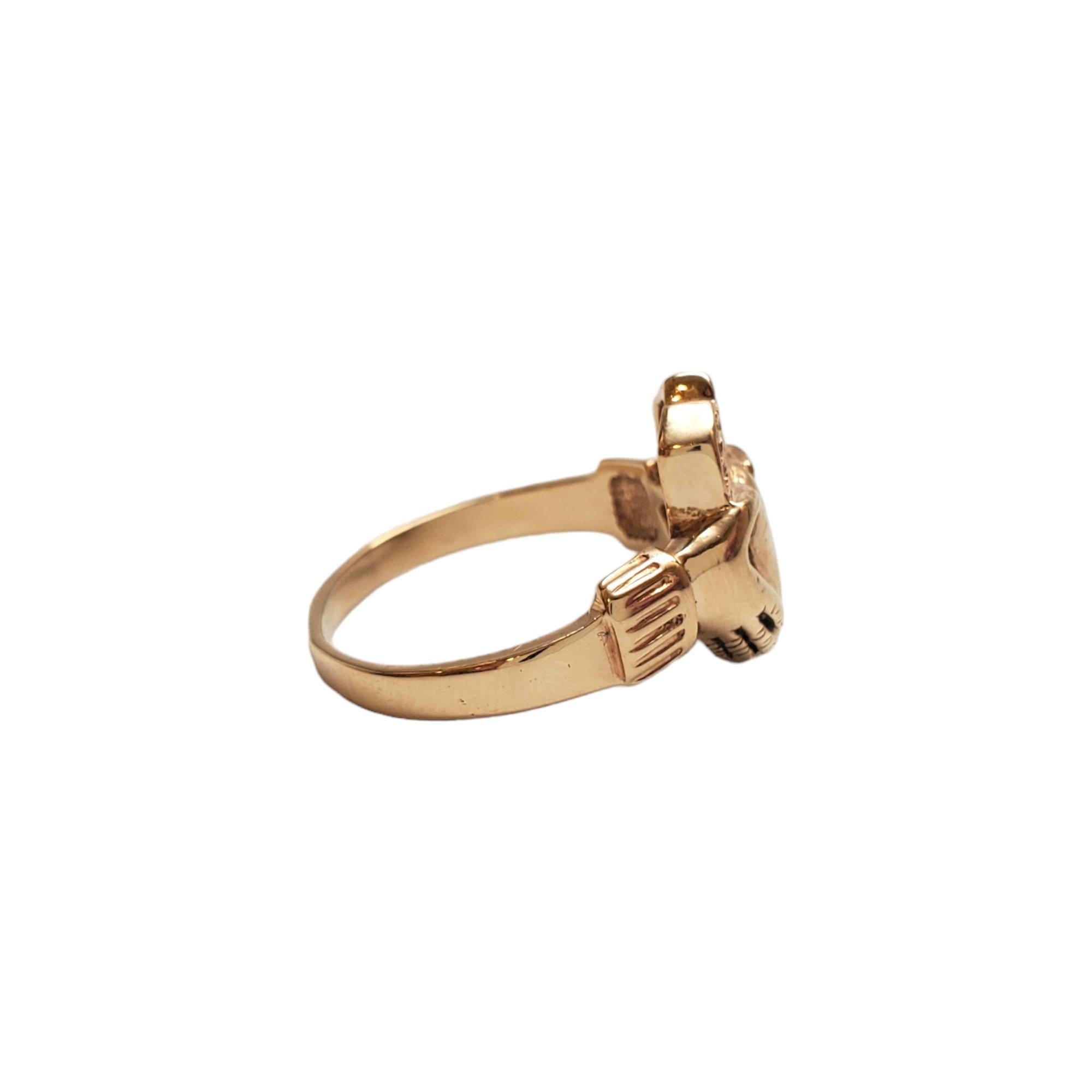 14K Yellow Gold Claddagh Ring Size 7.5

Traditional Irish Claddagh ring in 14K yellow gold.

Hallmark: 14K STILLER O

Weight: 2.99 dwt/ 4.65 g

Ring Size: 7.5

Shank: 2.11 mm

Front: 14.2 mm

Very good condition, professionally polished.

Will come