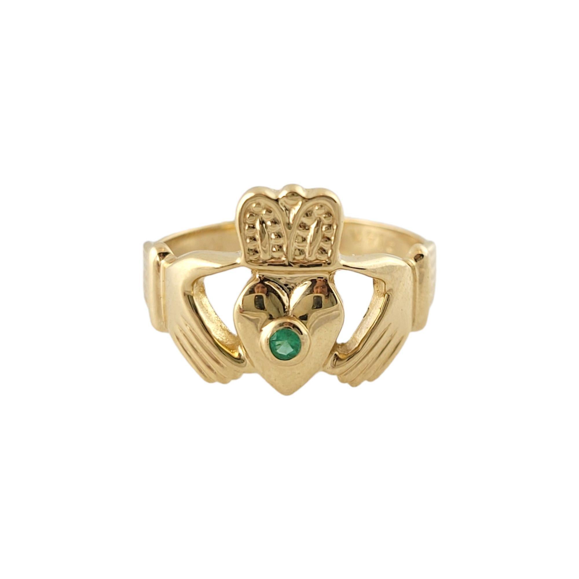 14k Yellow Gold Claddagh Ring with Emerald Stone In Good Condition In Washington Depot, CT
