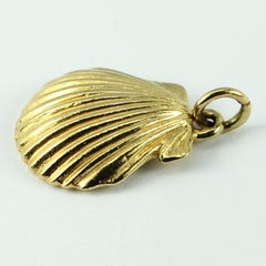 14 Karat Yellow Gold Clam Shell Charm Pendant