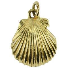 14 Karat Yellow Gold Clam Shell Charm Pendant