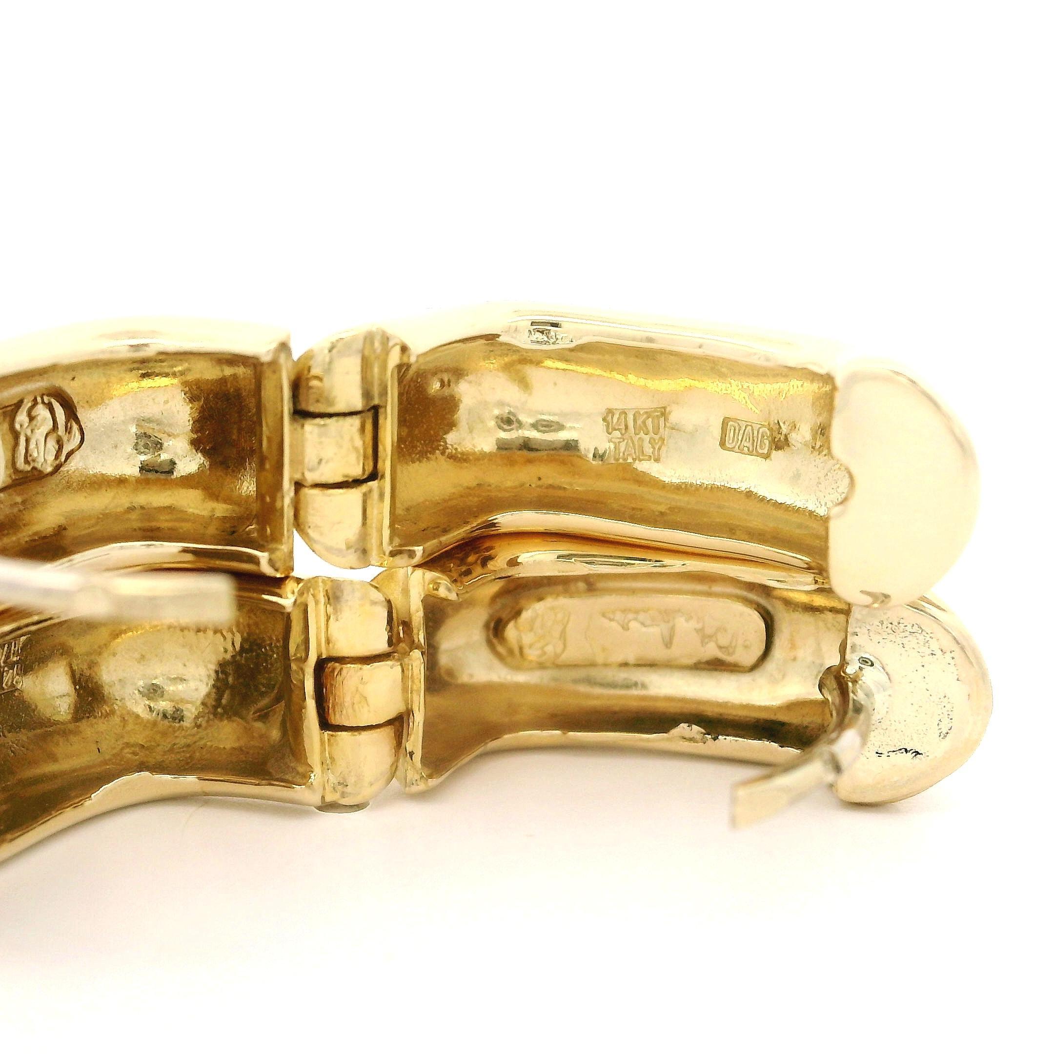 Material: Solid 14K Yellow Gold
Weight: 9.43 Grams
Backing: Posts w/ Snap backings (pierced ears are required.)
Overall Width: 17.62mm (0.82