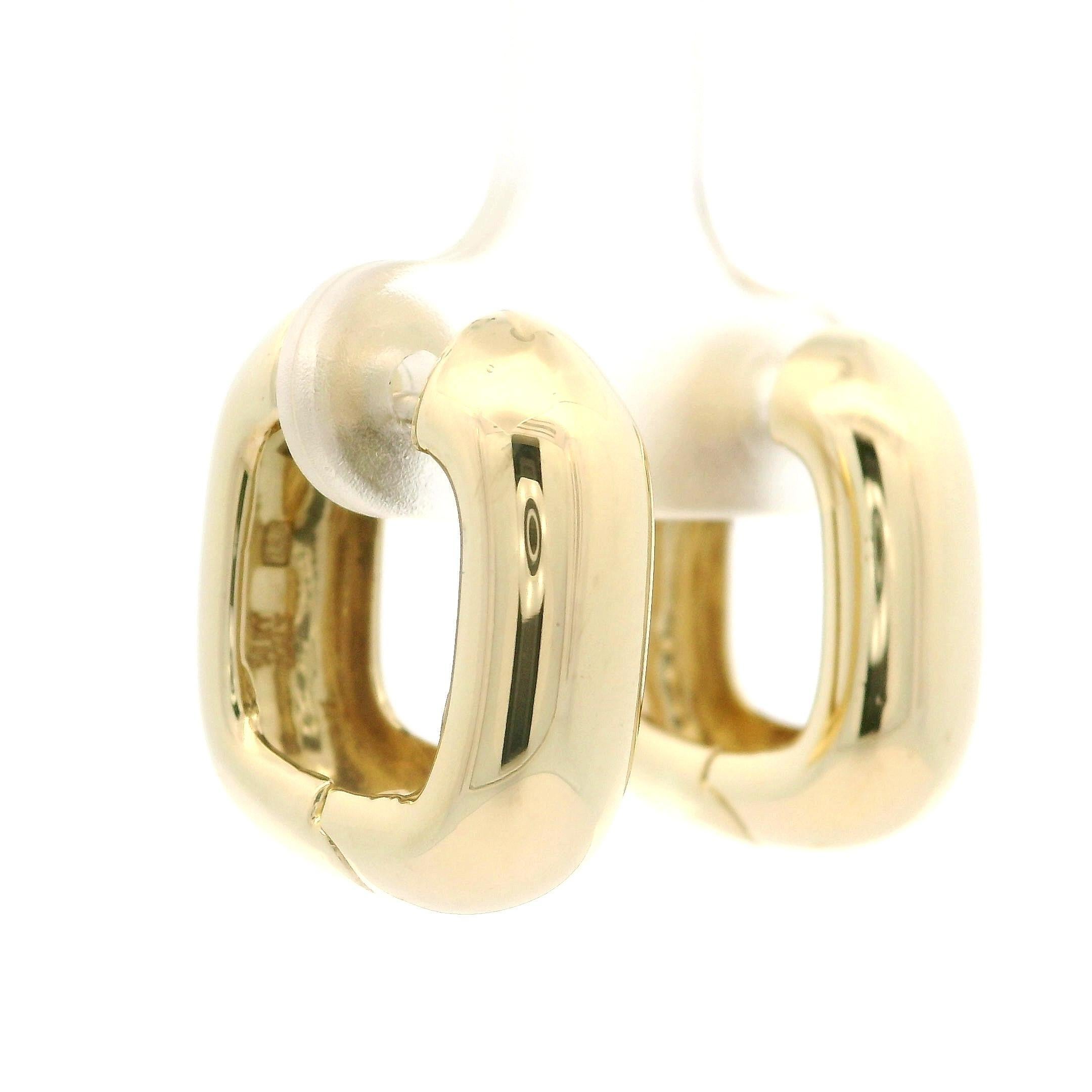 Women's 14k Yellow Gold Classic Rounded Squared Polished Huggie Hoop Earrings For Sale
