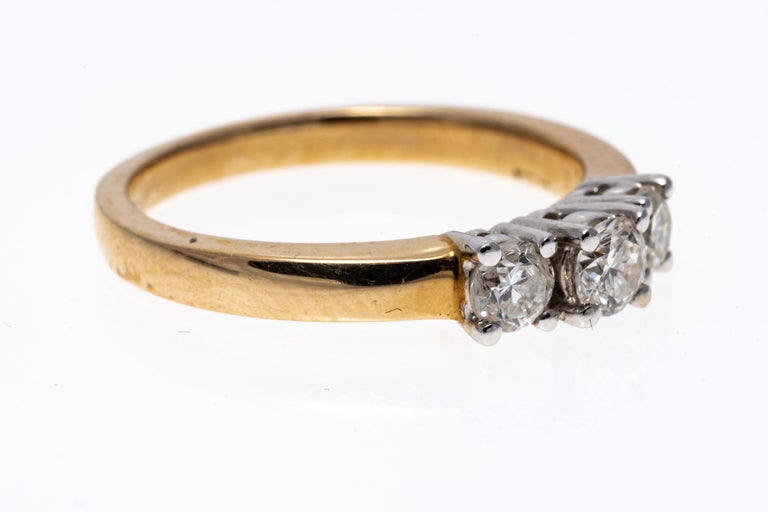 14K Yellow Gold Classic Three Stone Round Diamond Ring For Sale at 1stDibs