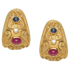 14k Gelbgold Huggie-Ohrclips mit Rubin-, Saphir- und Diamant-Akzenten