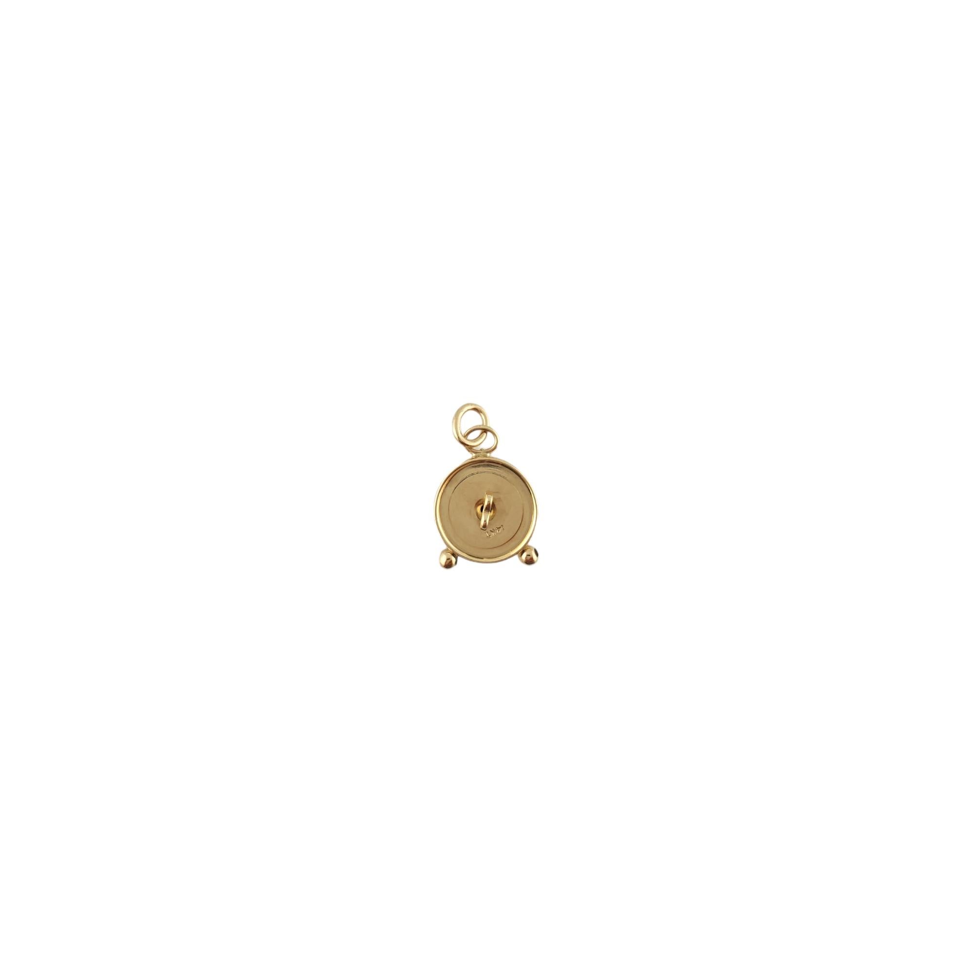 14K Yellow Gold Clock Charm With Mechanical Dial

This meticulously detailed piece features a 14K yellow gold clock charm with a mechanical dial.

Size: 15.1 mm X 11.08 mm

Weight: 1.4 g/ 0.9 dwt

Hallmark: 14Kt

Very good condition, professionally