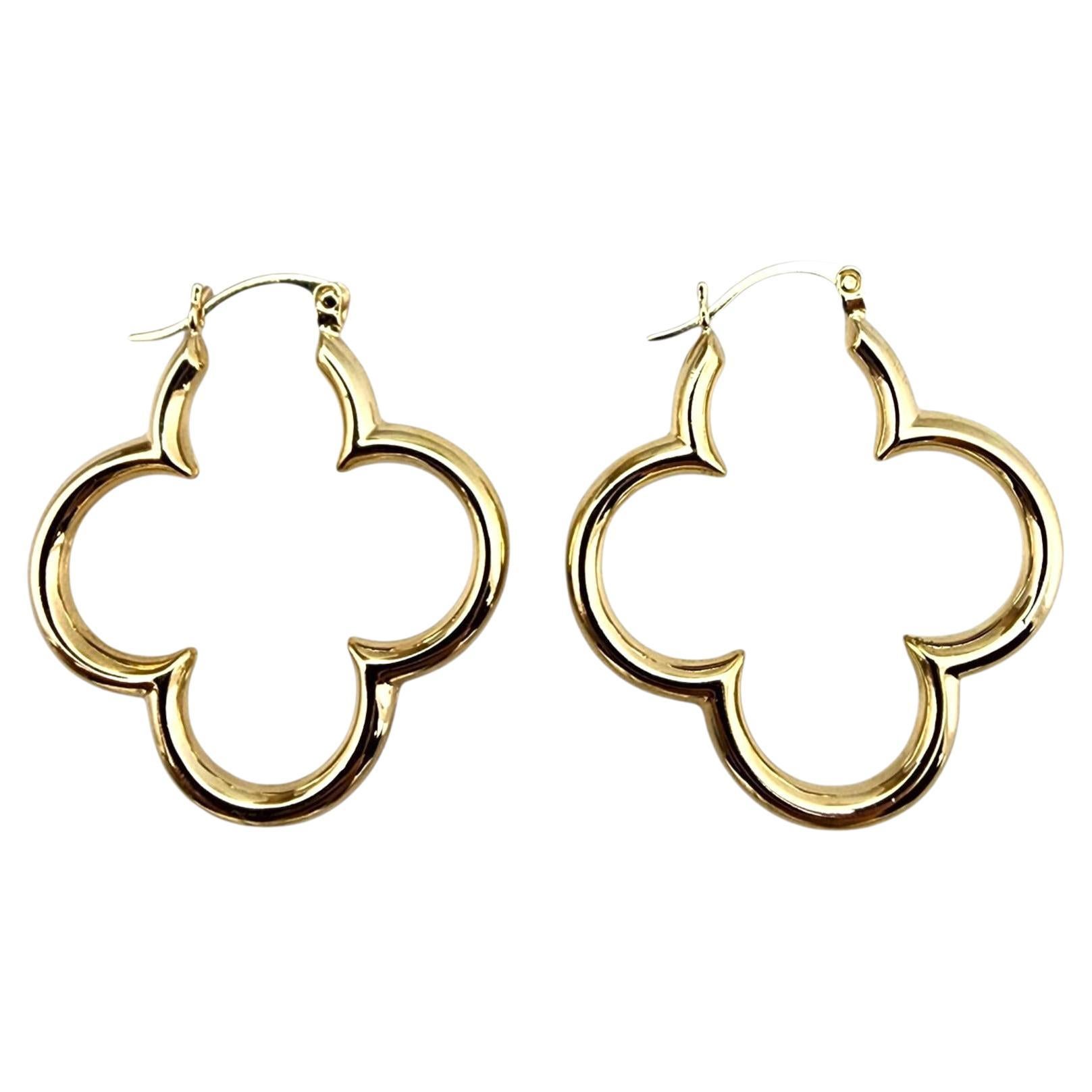 14K Yellow Gold Clover Hoop Earrings #22719 For Sale