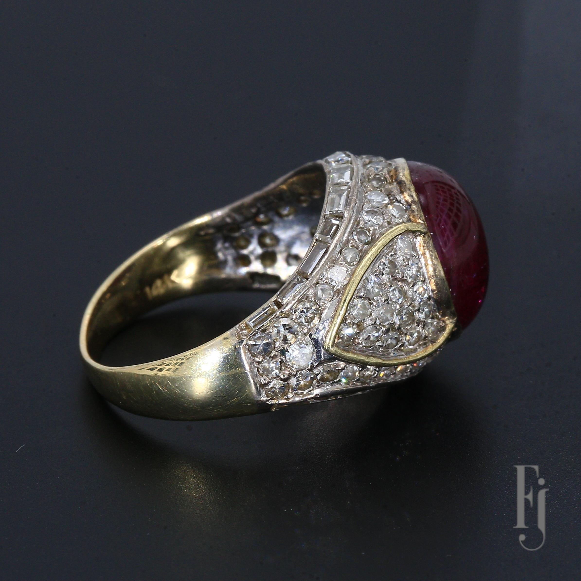 Bague de cocktail en or jaune 14k avec un rubis de 9,0ct et des accents de diamant Bon état - En vente à Scottsdale, AZ