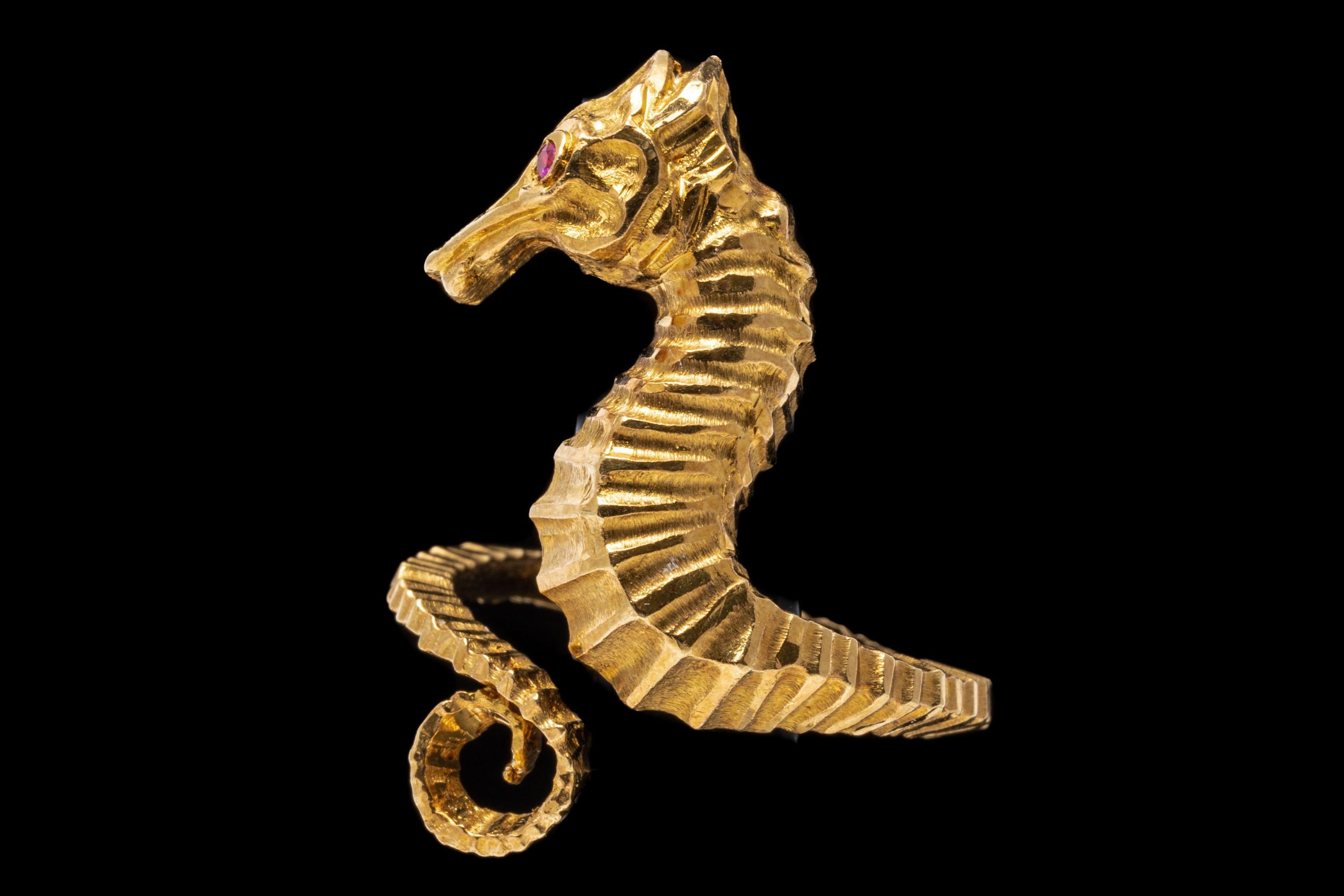 Round Cut 14k Yellow Gold Coiled Seahorse Ring with Curlicue Tail