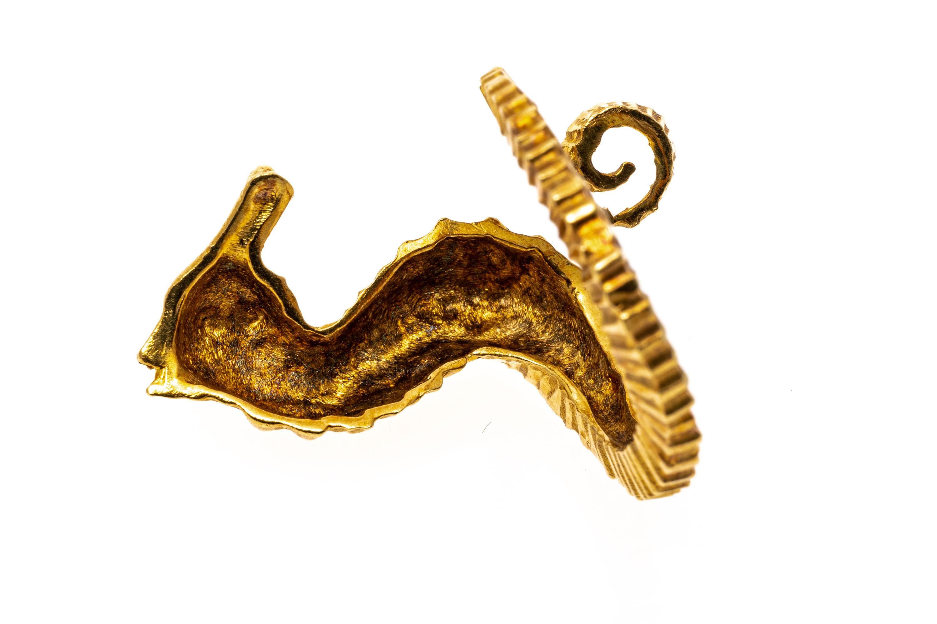 14k Yellow Gold Coiled Seahorse Ring with Curlicue Tail In Good Condition In Southport, CT