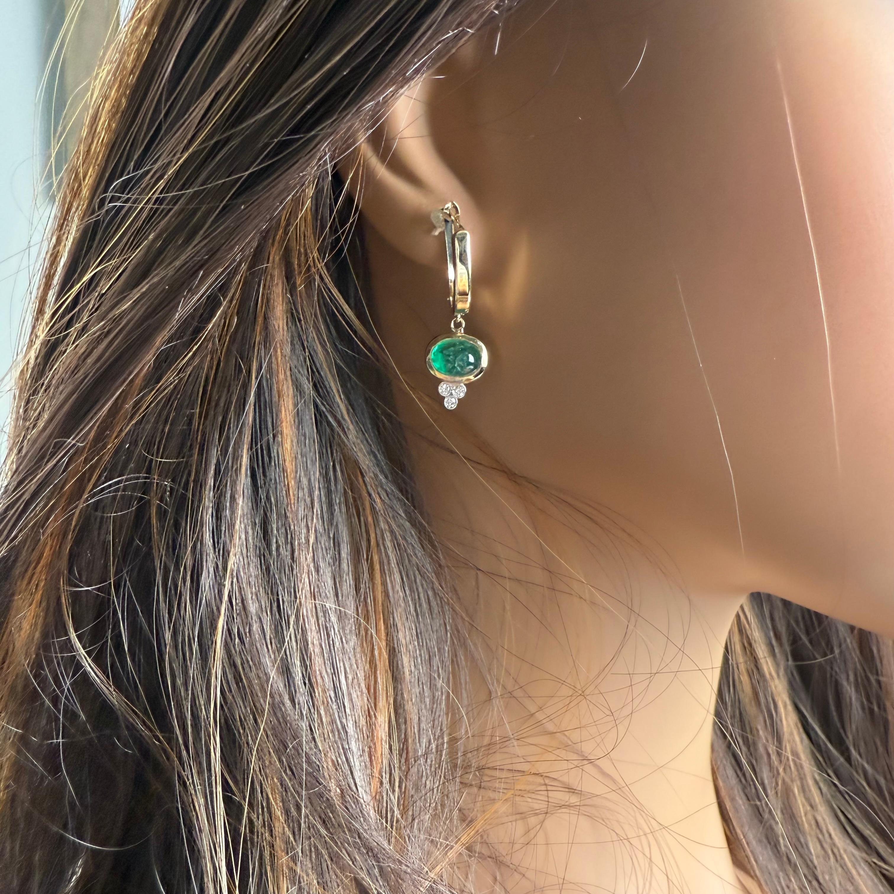 Orecchini a goccia in oro giallo 14K con diamante smeraldo cabochon colombiano in vendita 2