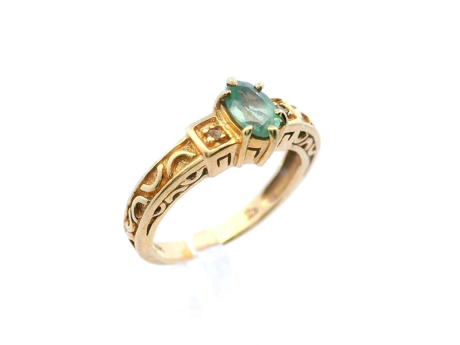 Women's 14K Yellow Gold Color Change Alexandrite & Diamond Ring