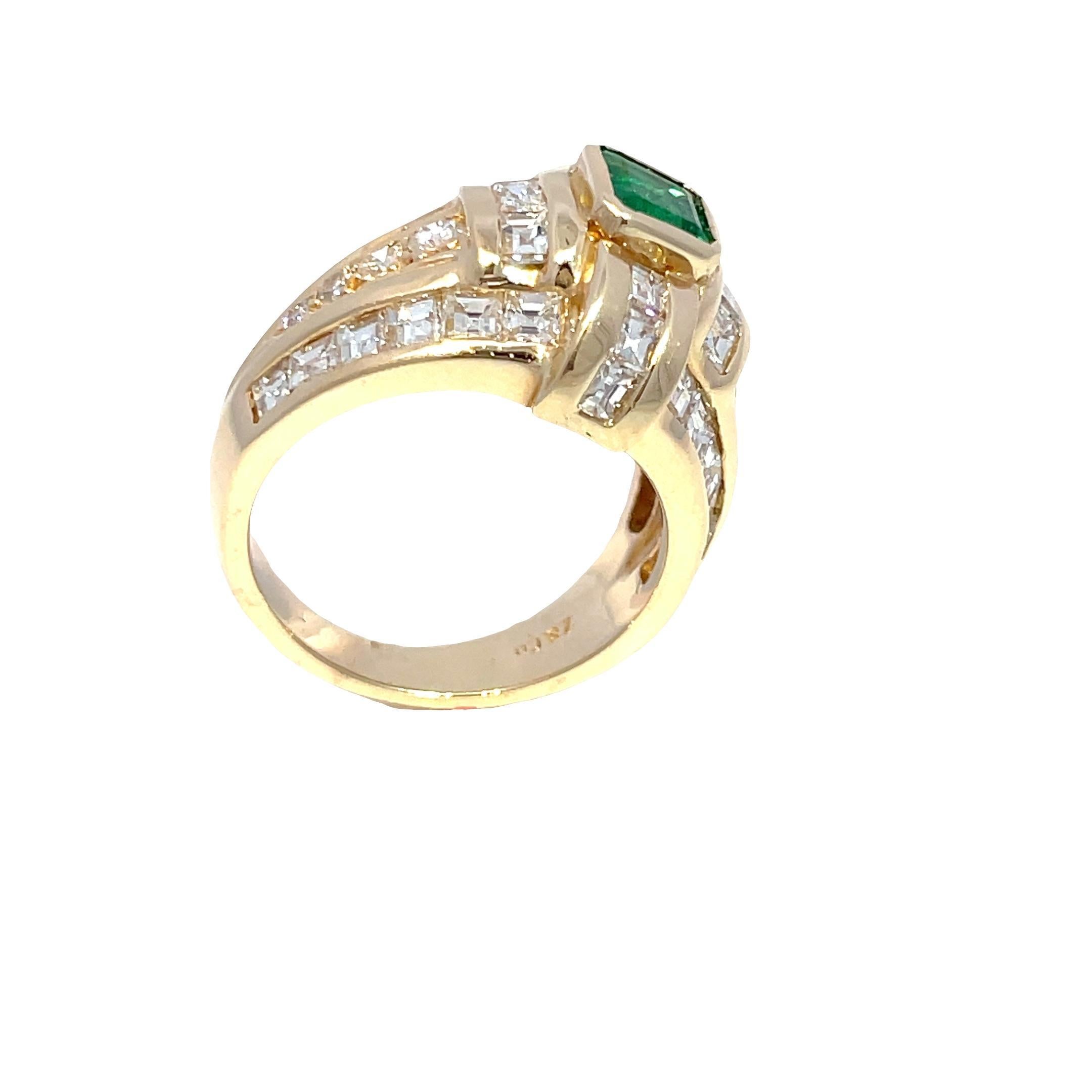 14k Gelbgold Kolumbianischer Smaragd und Carrs Diamant Herrenring im Zustand „Hervorragend“ im Angebot in New York, NY