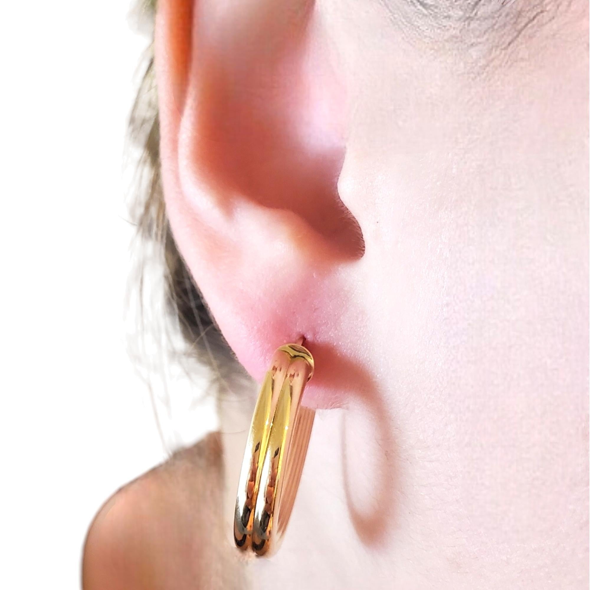 14K Yellow Gold Concave Ribbed Hoop Earrings #17628 For Sale 1
