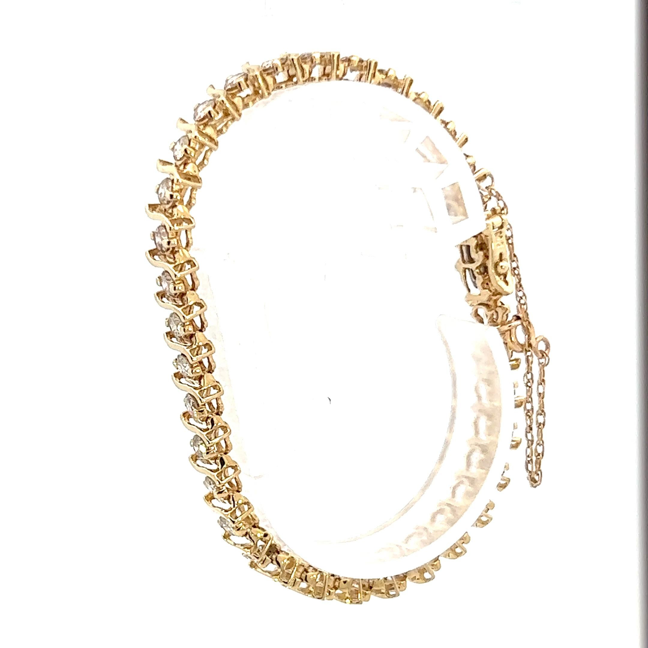 14k Yellow Gold Contemporary Diamond Bracelet  For Sale 1