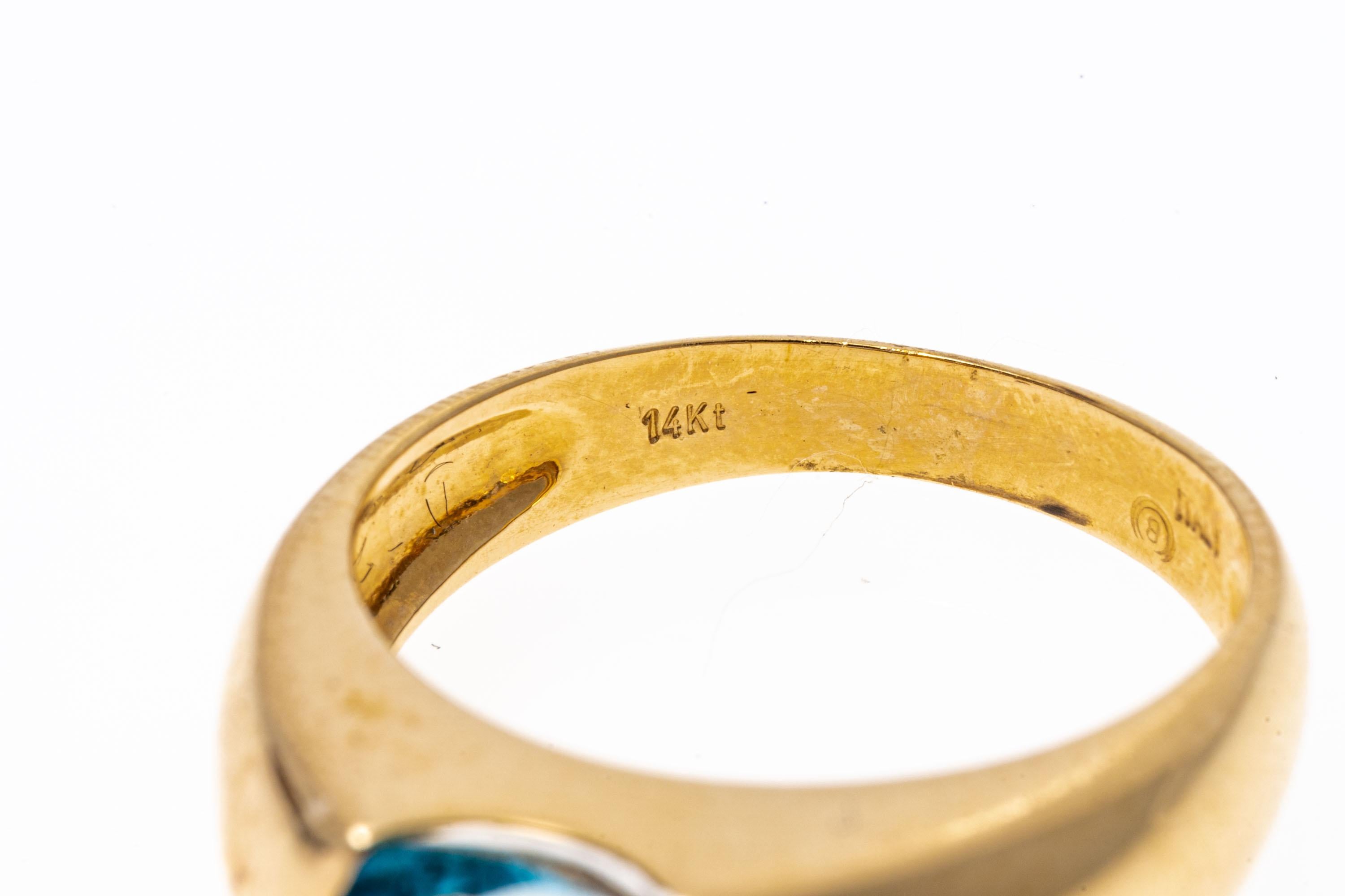 Contemporain Bague contemporaine en or jaune 14 carats avec topaze bleue ovale horizontale en vente