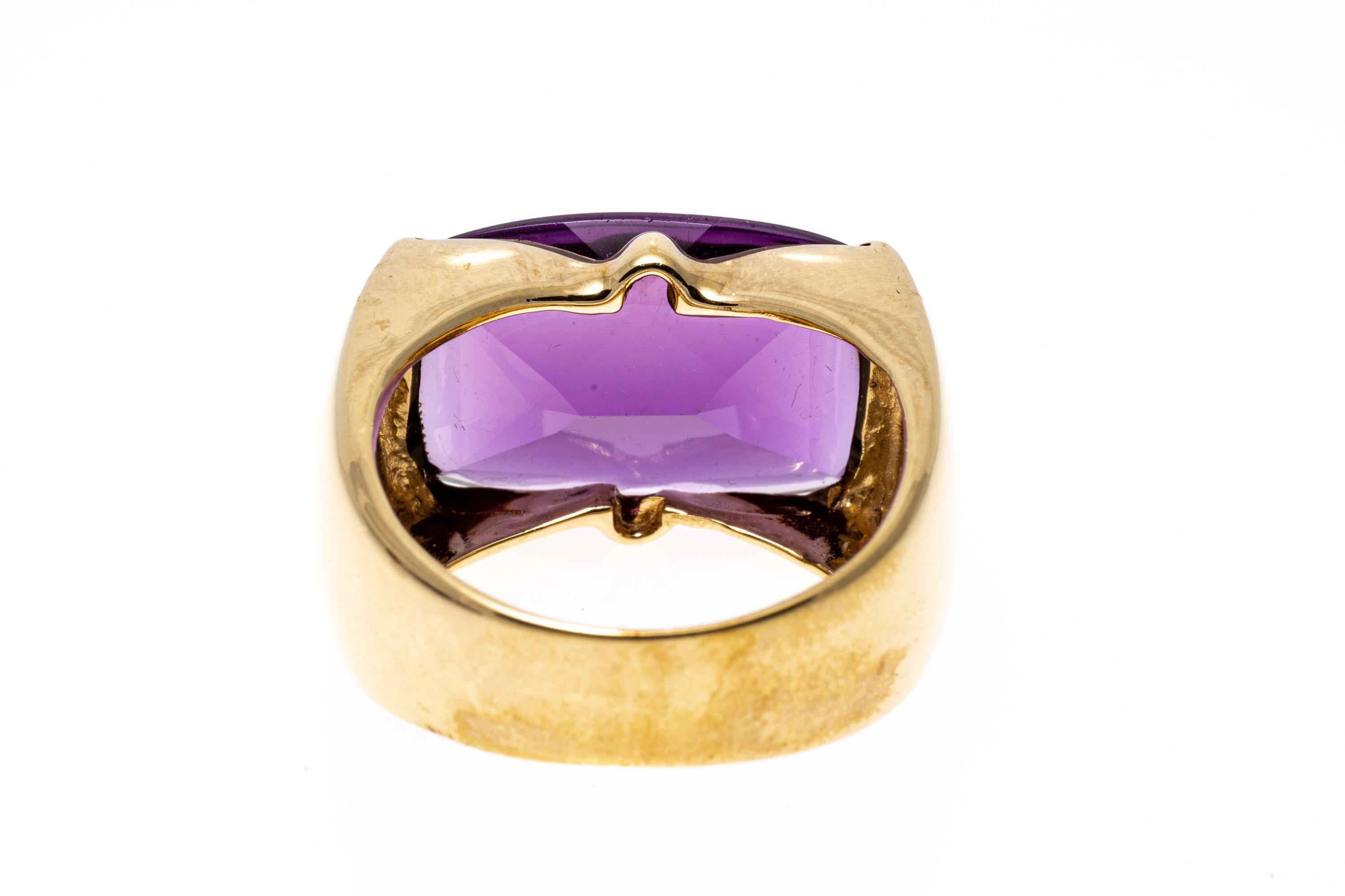 14 Karat Gelbgold Zeitgenössischer großer Amethyst-Ring mit gemischtem Kissenschliff 1