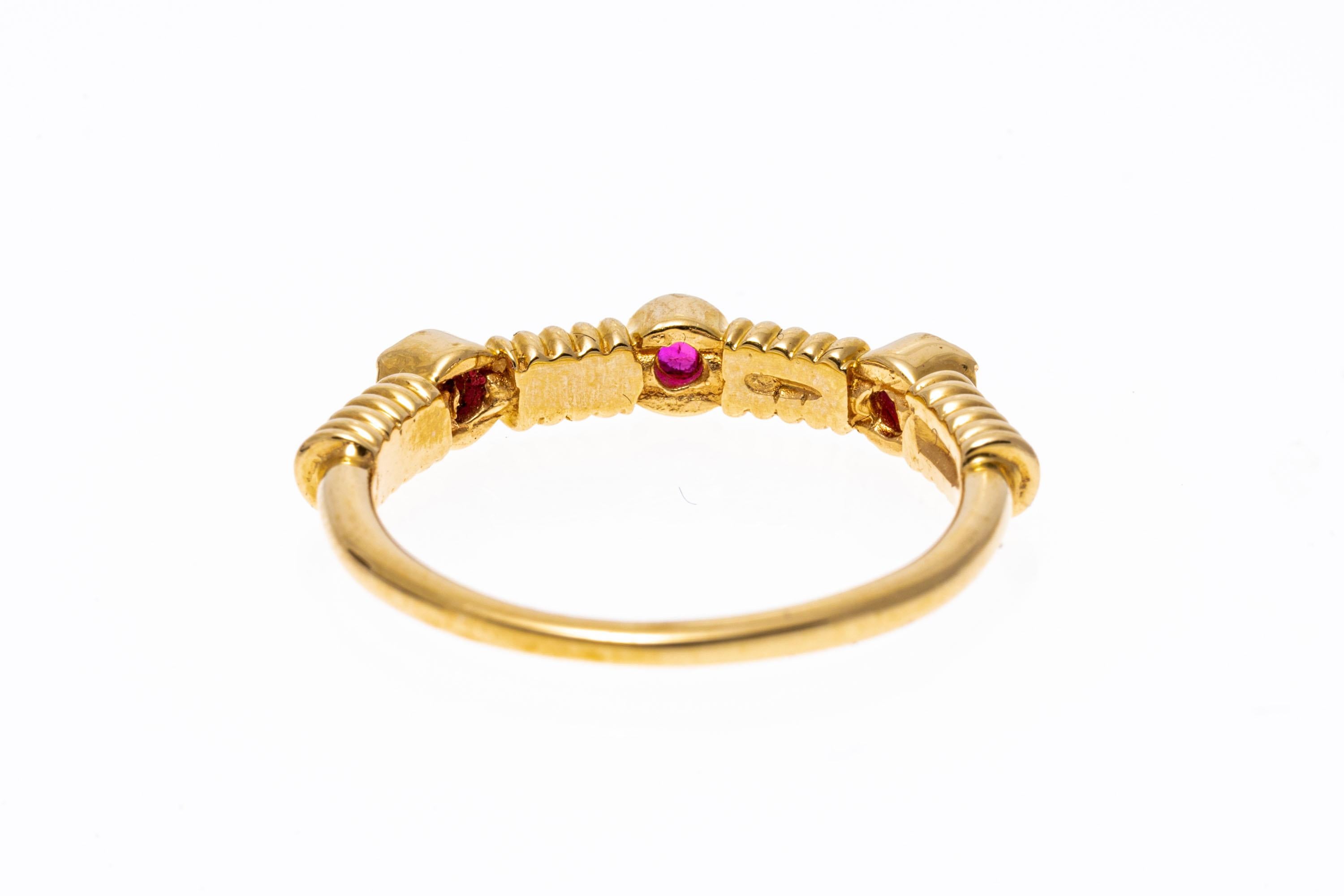14k Yellow Gold Contemporary Ribbed Ruby Band Ring In Good Condition For Sale In Southport, CT