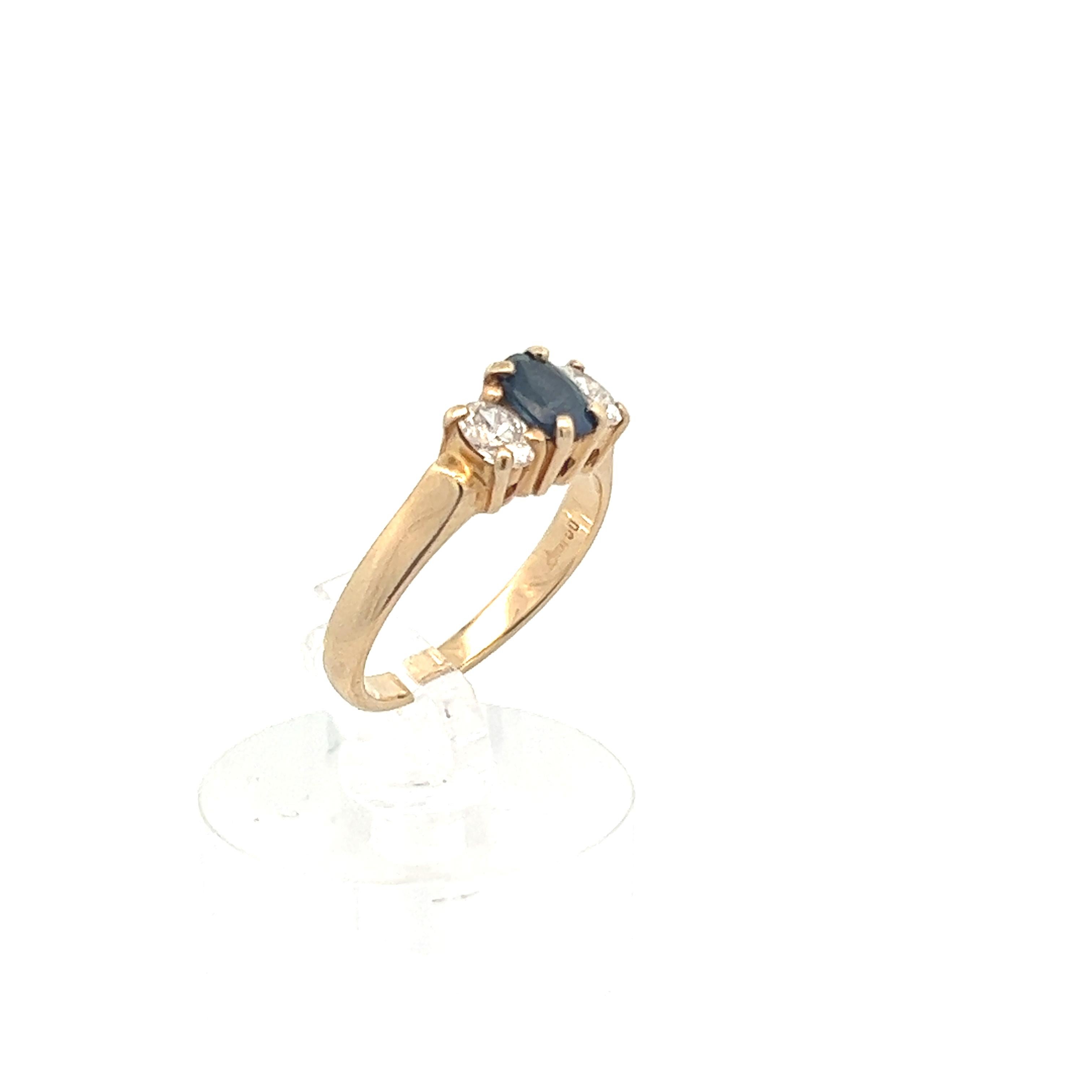 Women's or Men's 14k yellow Gold Contemporary Oval  Sapphire & Oval Diamond Ring  For Sale