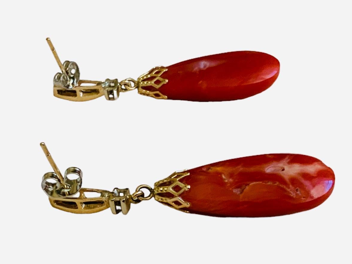 14k Yellow Gold Coral and Diamonds Pair of Drop Earrings In Good Condition In Guaynabo, PR