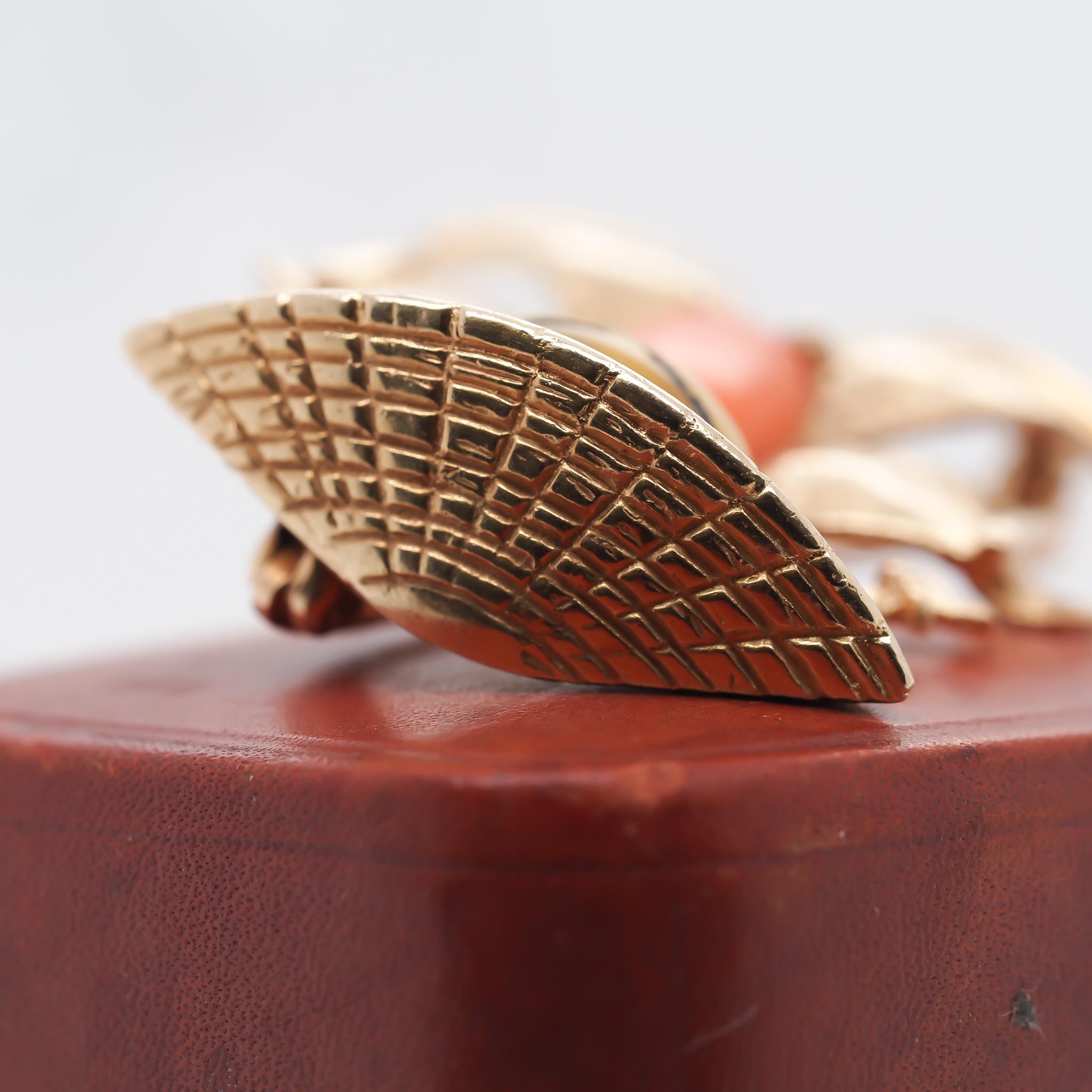 14K Yellow Gold Coral and Tigers Eye Brooch of Person In Good Condition For Sale In Hicksville, NY