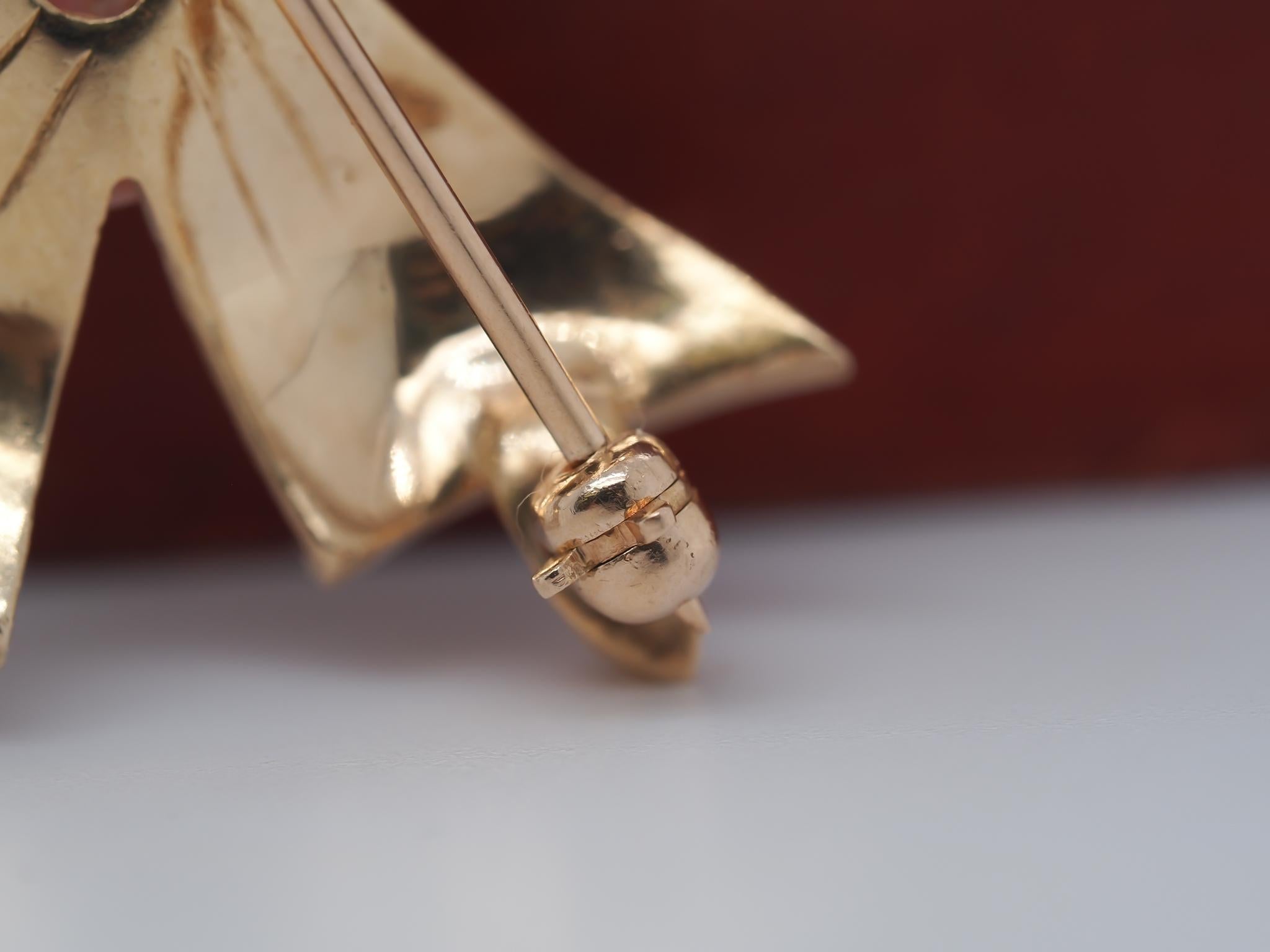 14K Yellow Gold Coral and Tigers Eye Brooch of Person For Sale 2