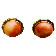 Paar Ohrringe aus 14 Karat Gelbgold mit Koralle 