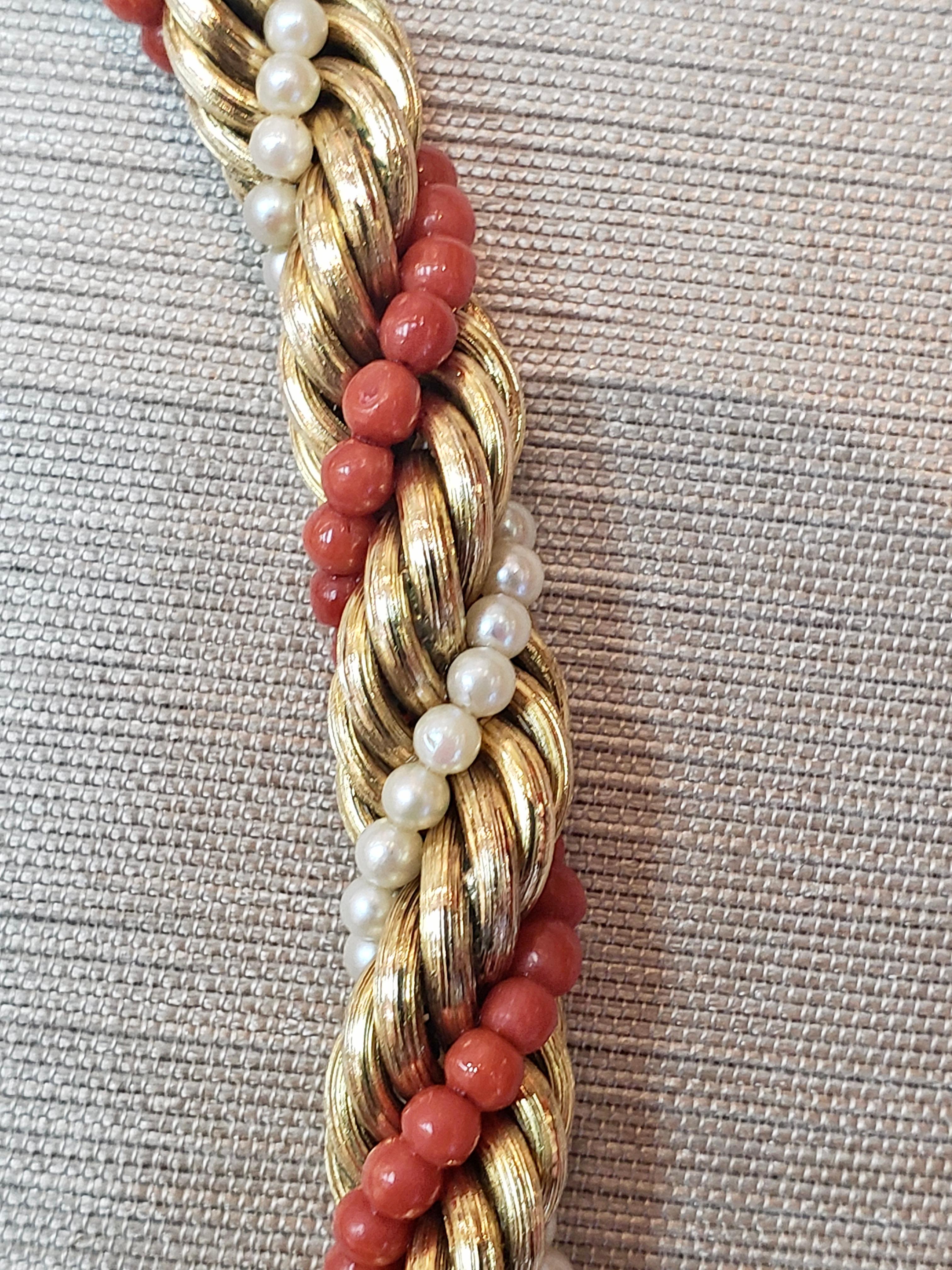 Halskette und Armband aus 14 Karat Gelbgold mit Koralle, Perle und Seil (zubehör)  im Angebot 1