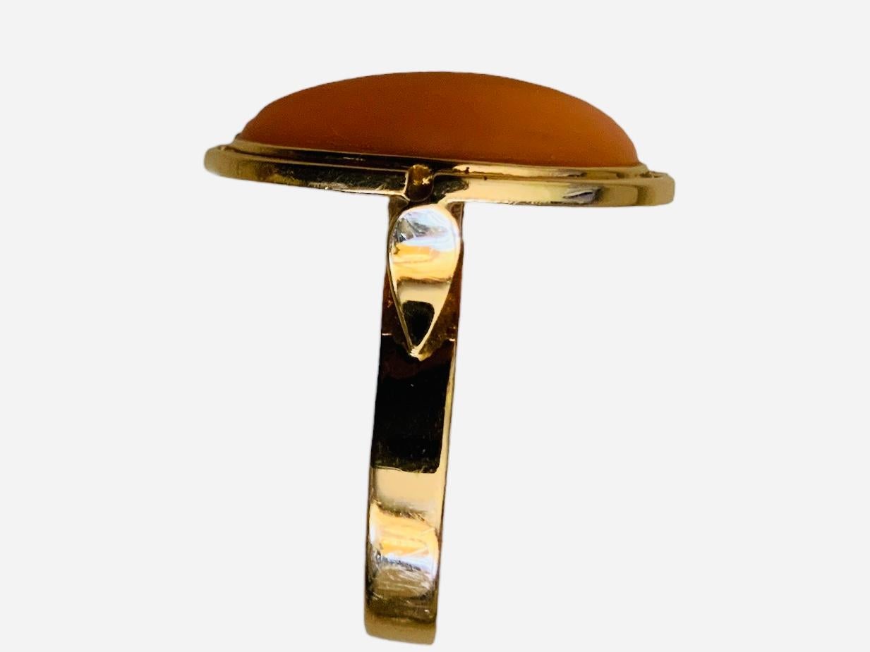 Korallenring aus 14 Karat Gelbgold (Ovalschliff)