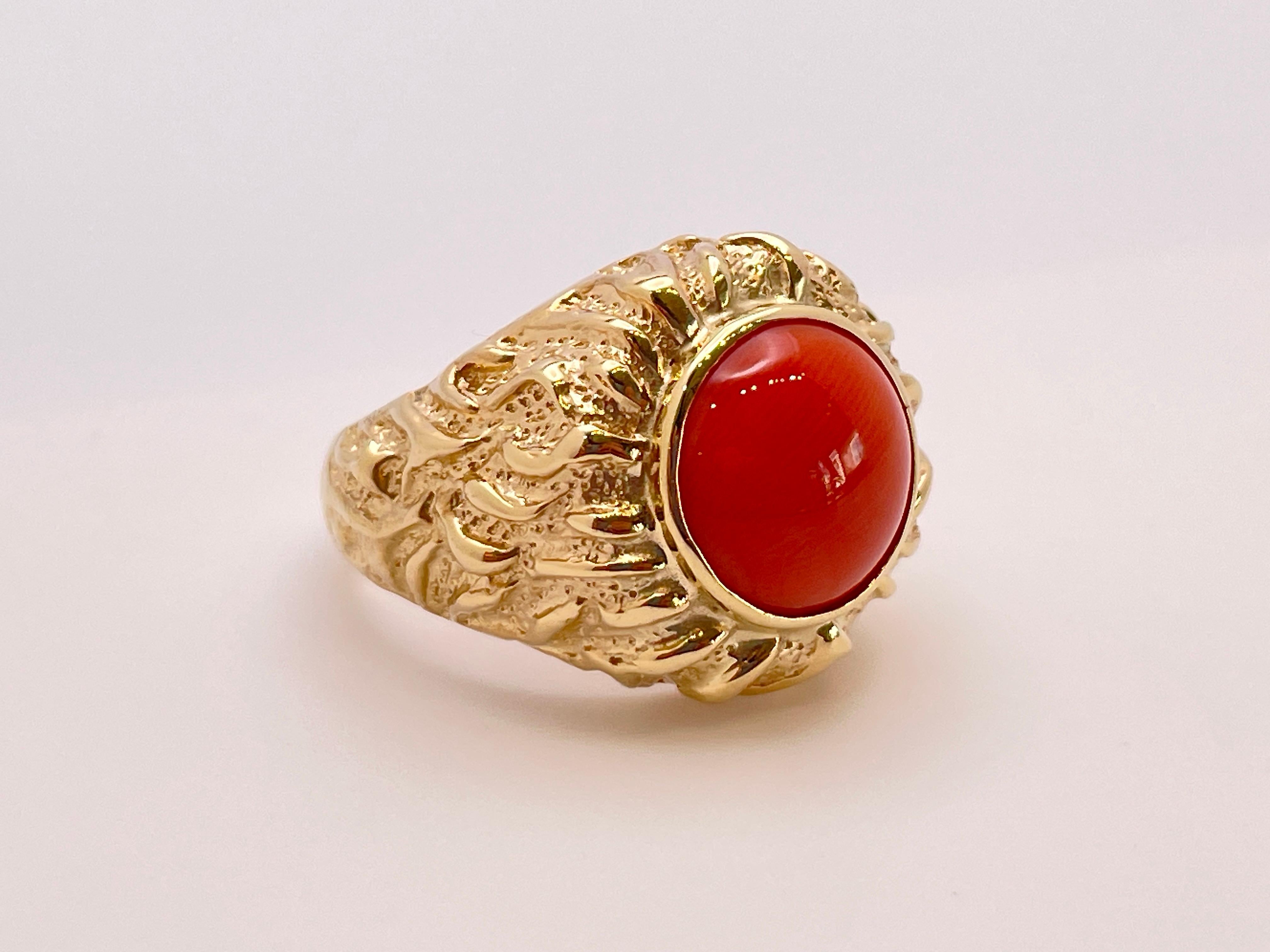 14K Yellow Gold 10 Carat Orange Coral Ring In Excellent Condition For Sale In Westport, CT