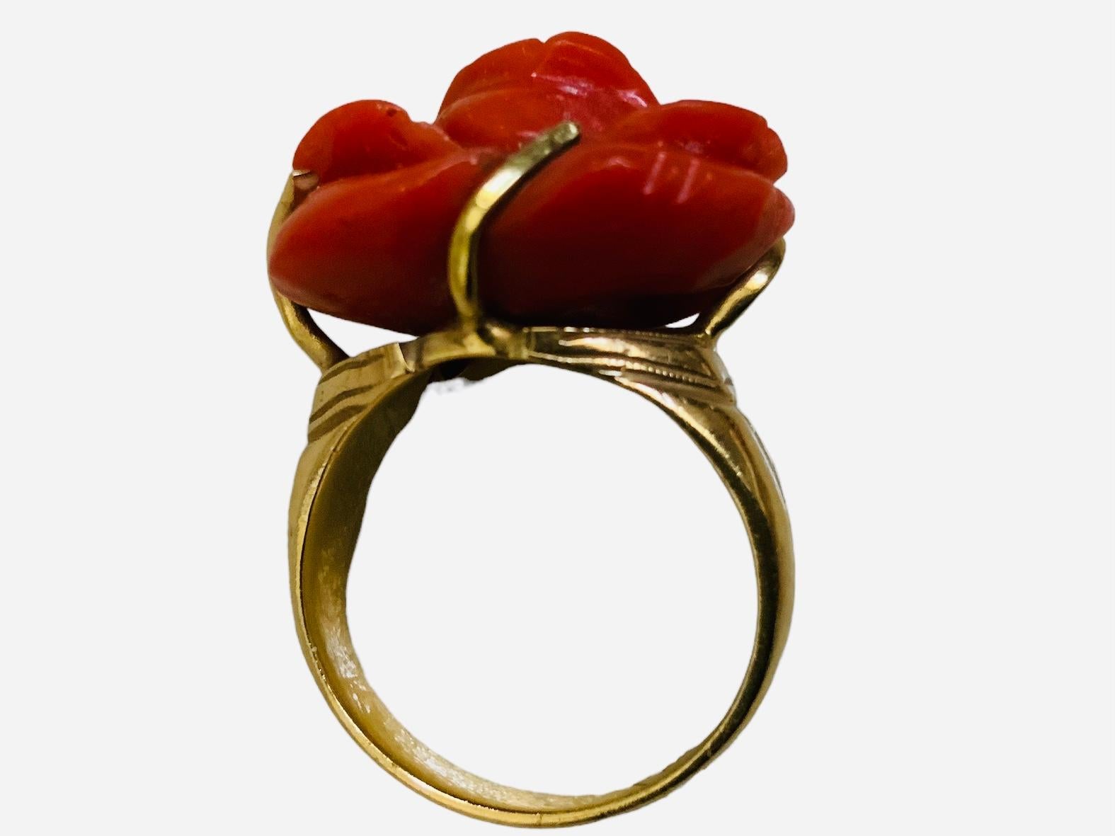 14K Yellow Gold Coral Ring In Good Condition For Sale In Guaynabo, PR