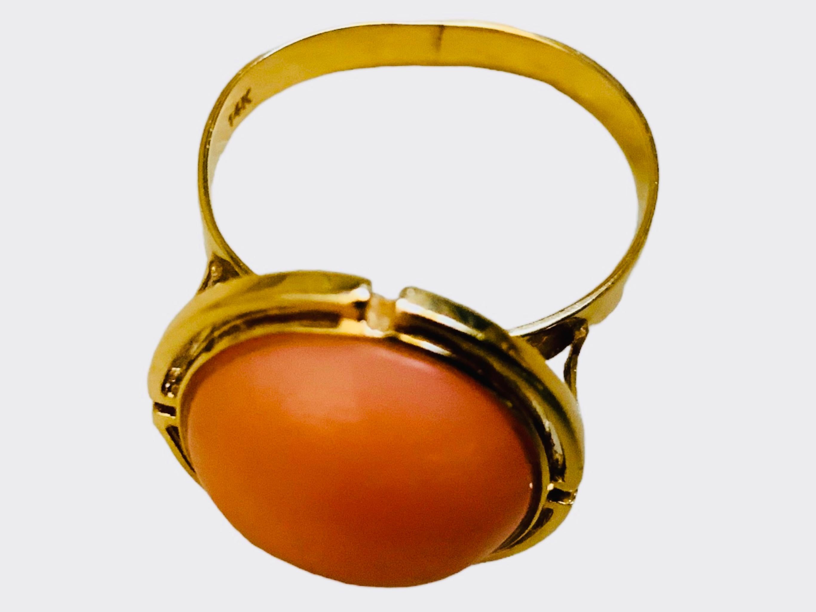 Korallenring aus 14 Karat Gelbgold 2